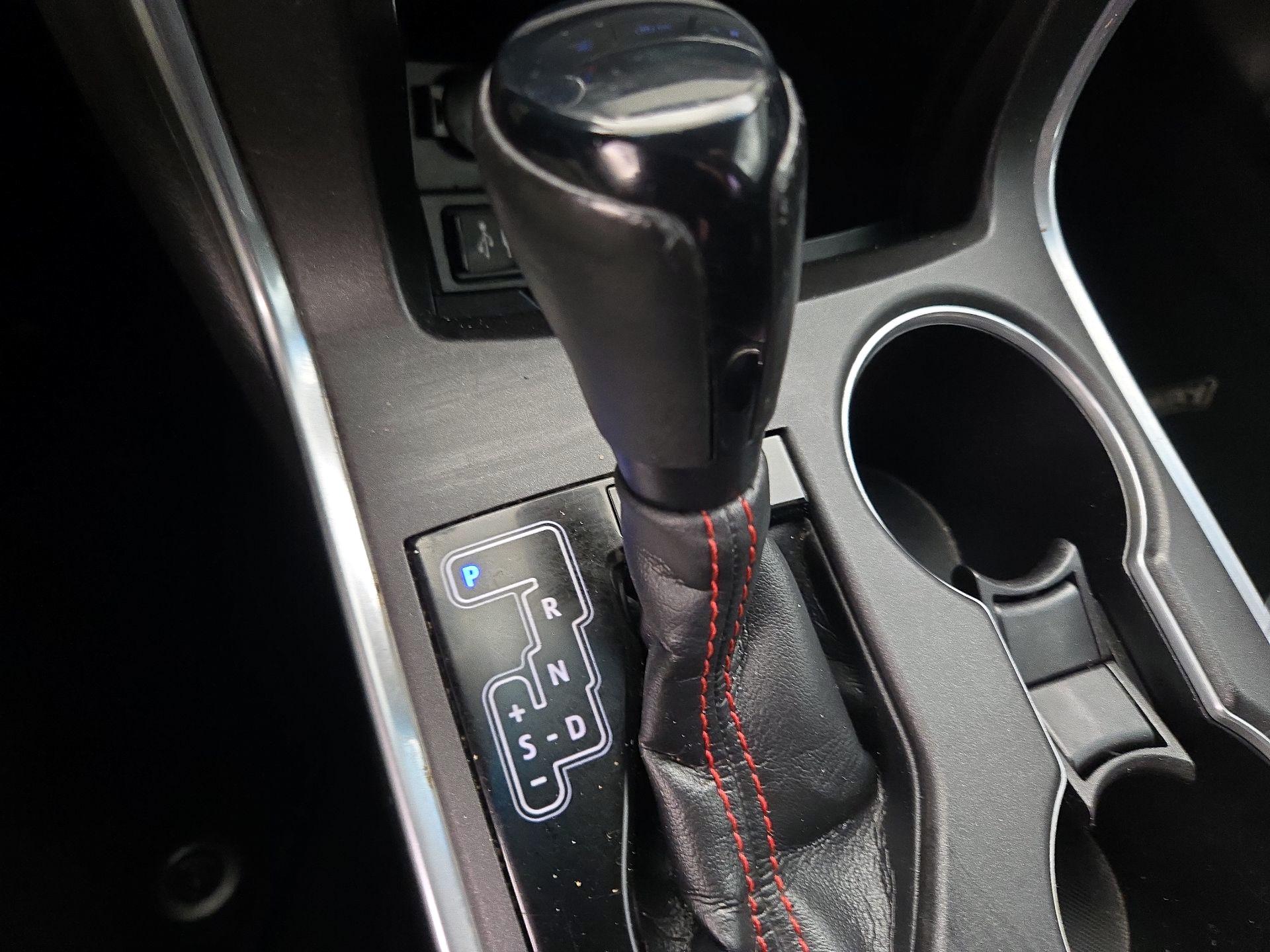 Thumbnail: 2015 Toyota Camry - 18