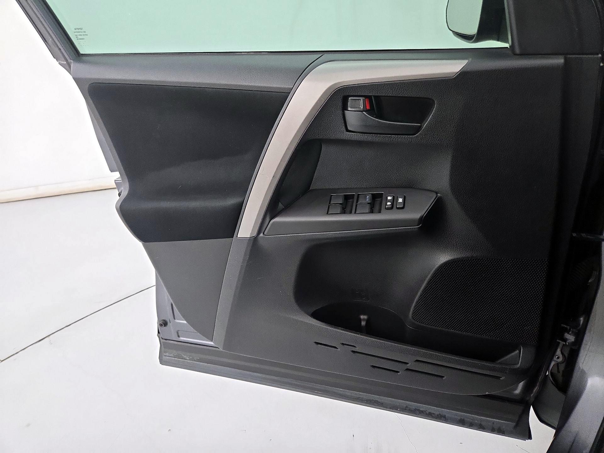 Thumbnail: 2016 Toyota RAV4 - 12