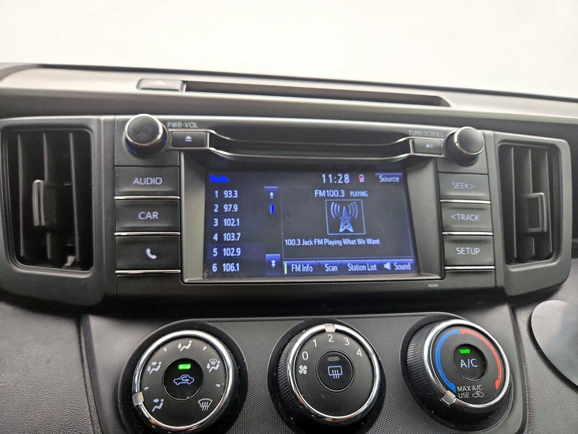Thumbnail: 2016 Toyota RAV4 - 15