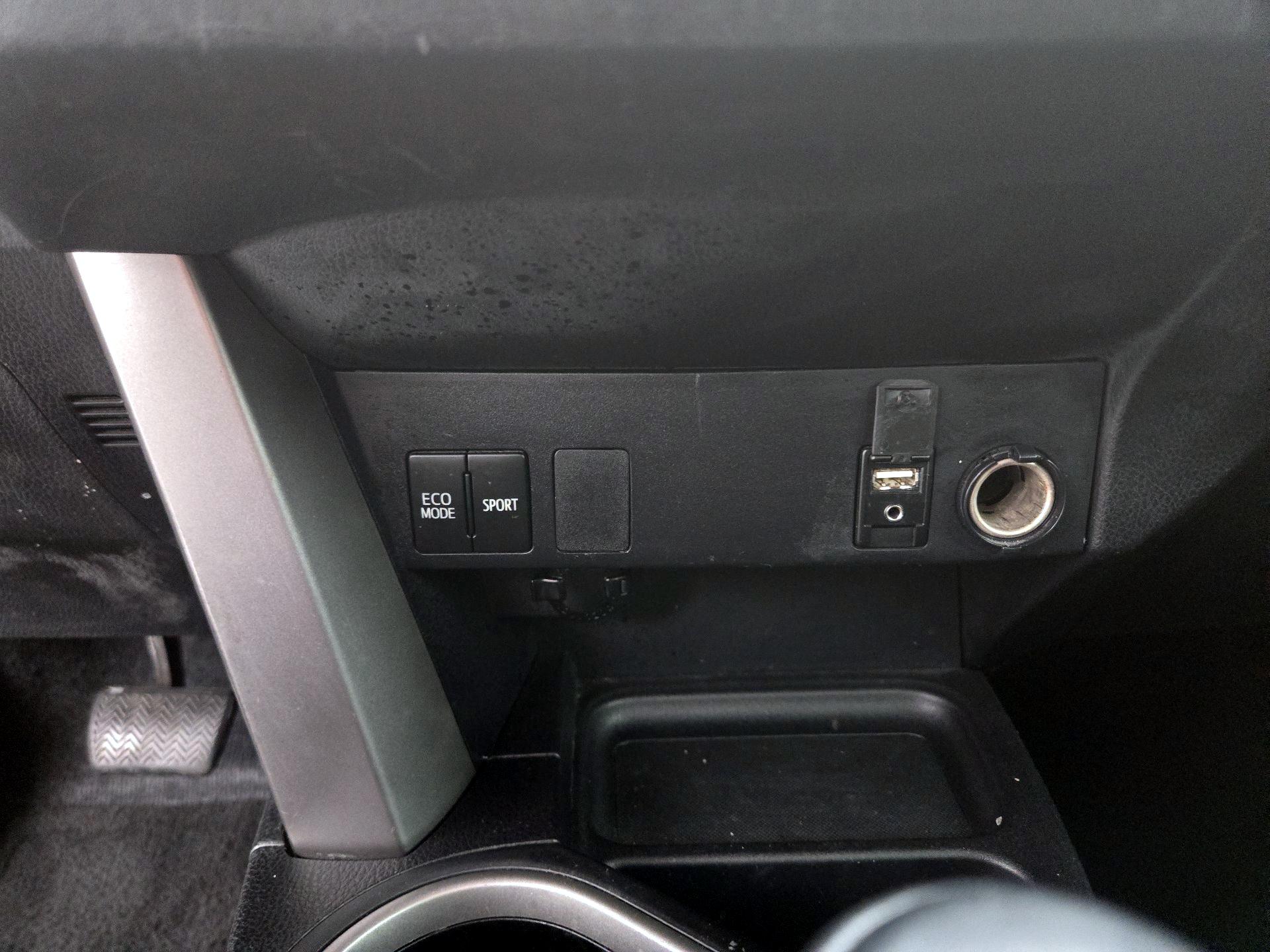 Thumbnail: 2016 Toyota RAV4 - 18