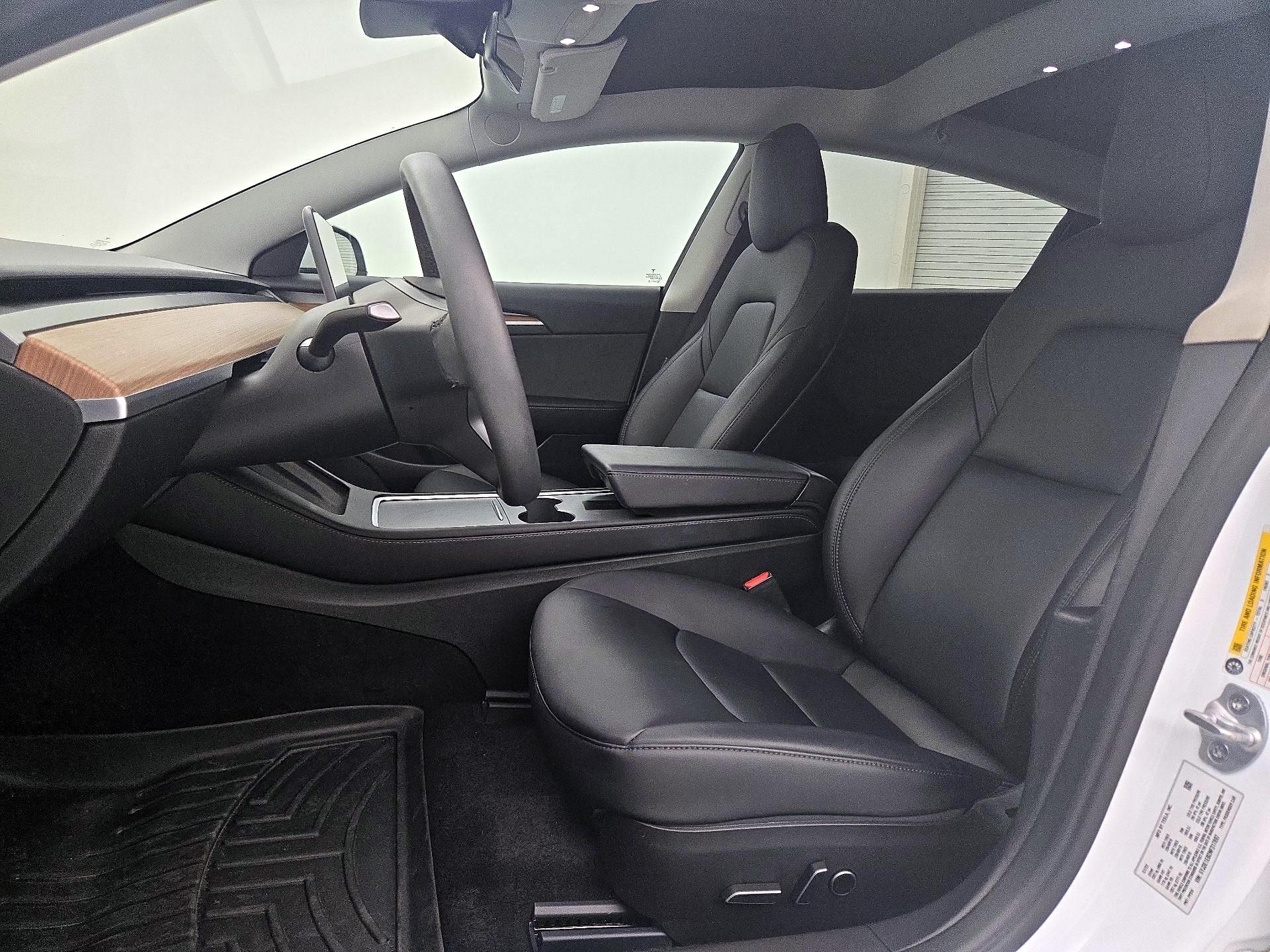 Thumbnail: 2022 Tesla Model 3 - 11