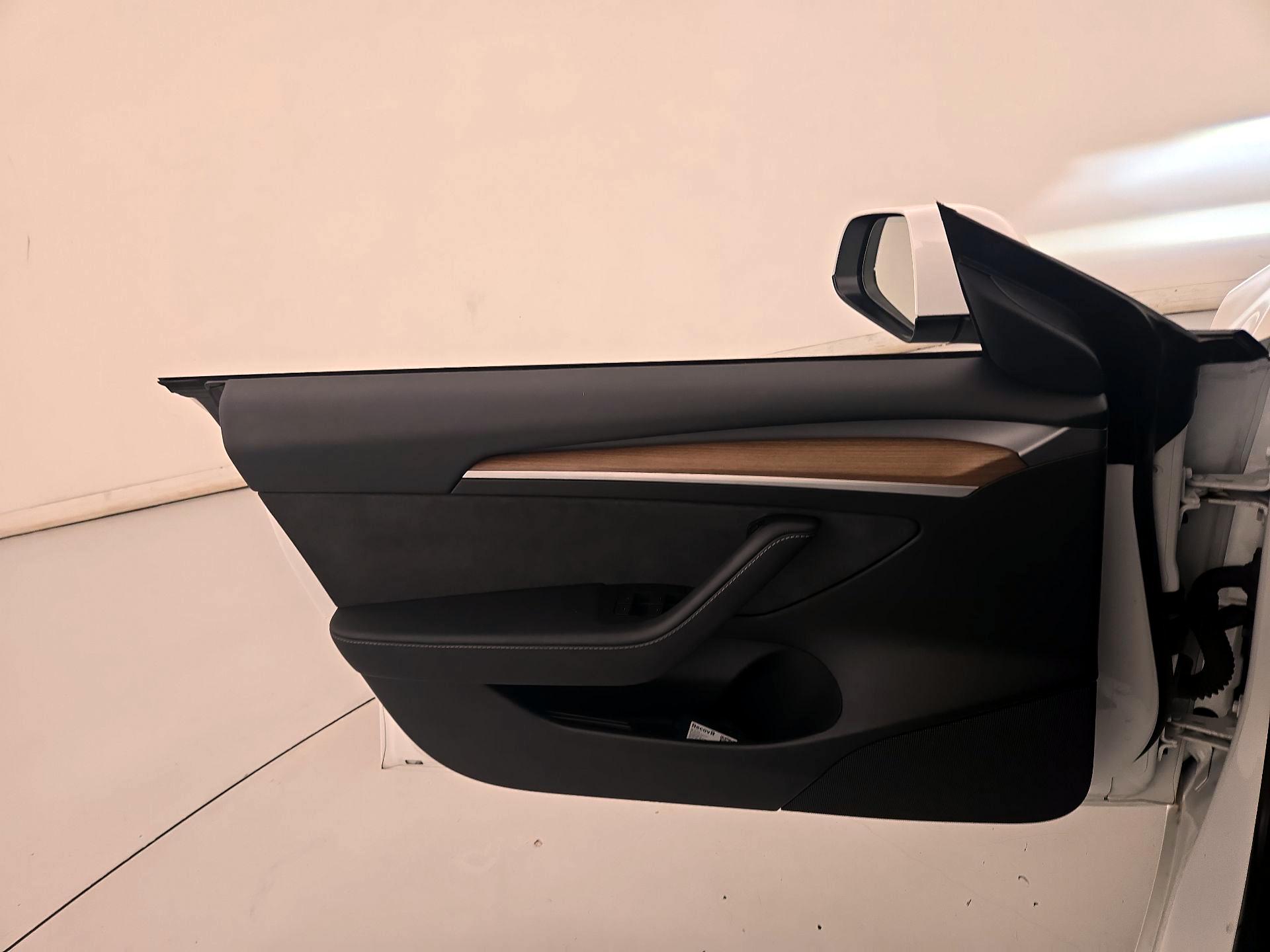 Thumbnail: 2022 Tesla Model 3 - 12