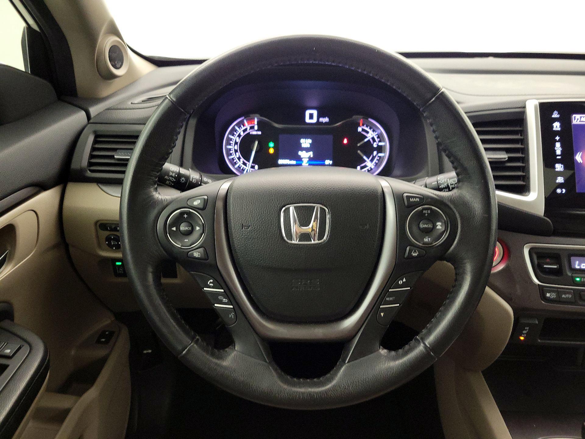 Thumbnail: 2017 Honda Pilot - 10