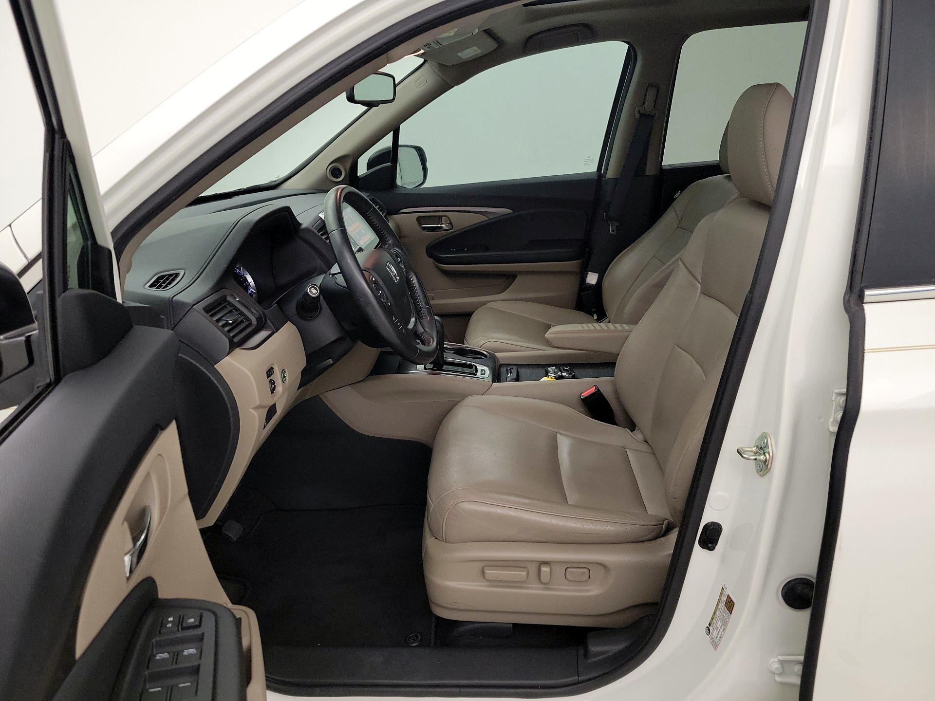 Thumbnail: 2017 Honda Pilot - 11