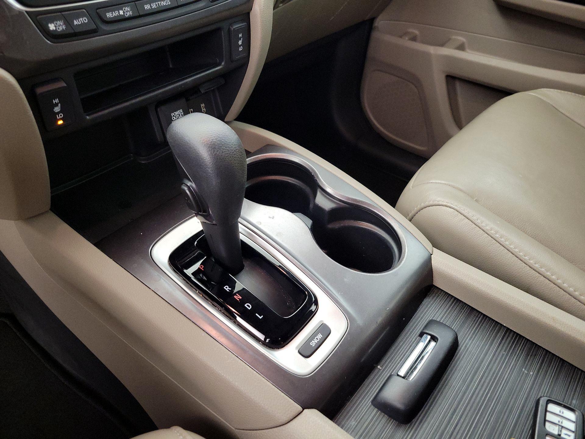 Thumbnail: 2017 Honda Pilot - 17