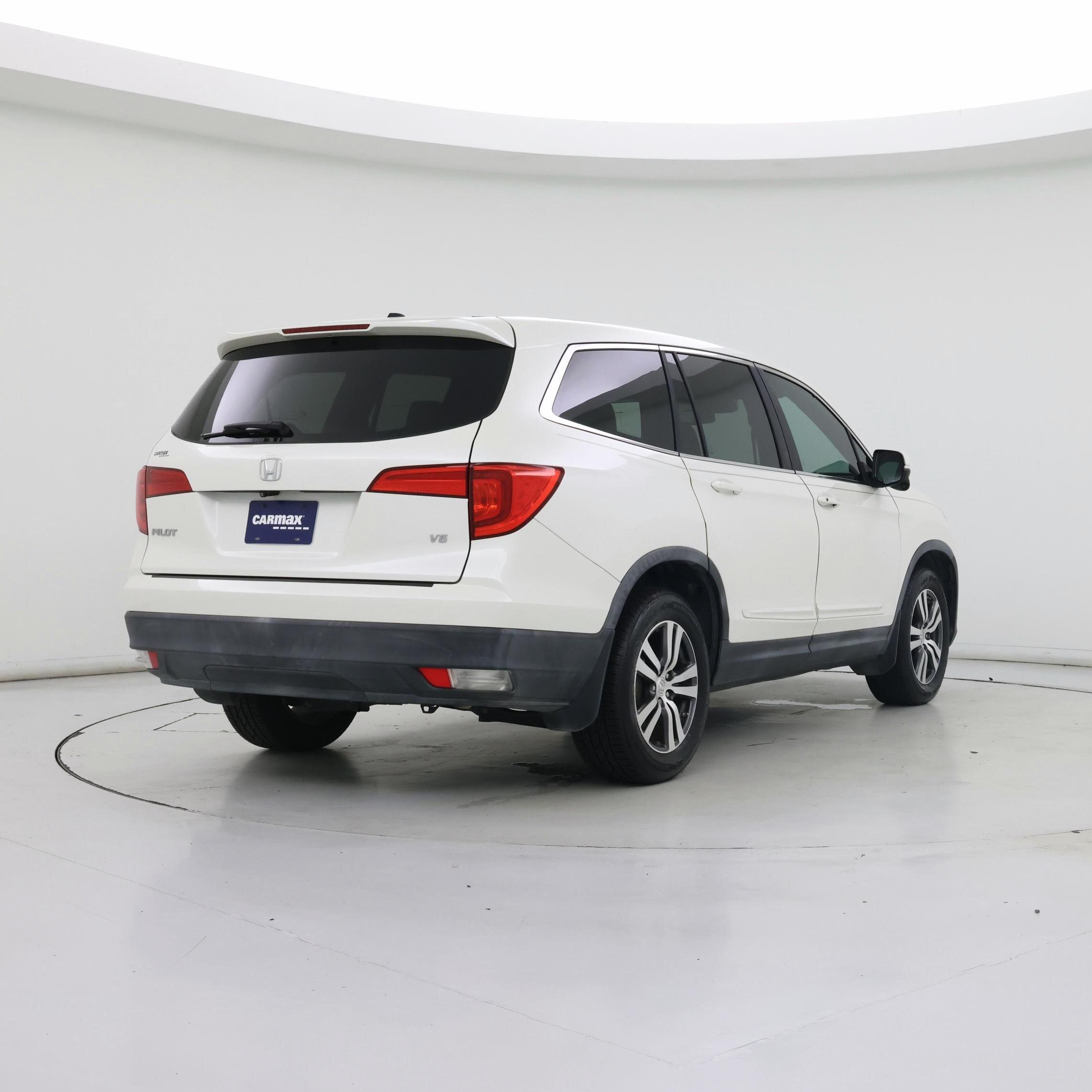 Thumbnail: 2017 Honda Pilot - 8