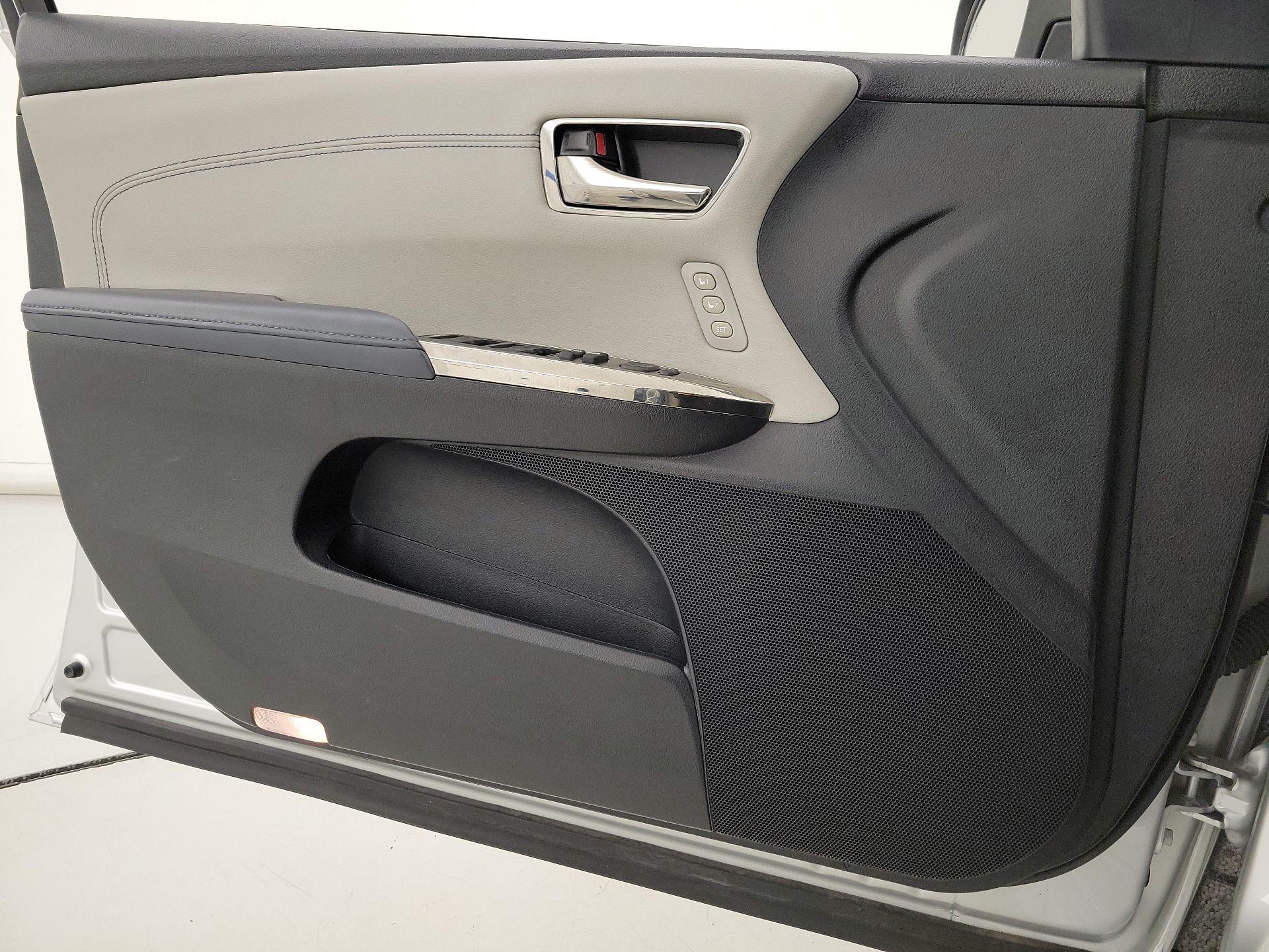 Thumbnail: 2014 Toyota Avalon - 12