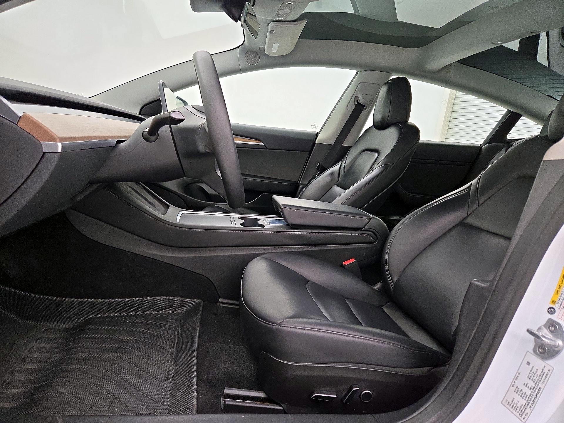 Thumbnail: 2023 Tesla Model 3 - 11