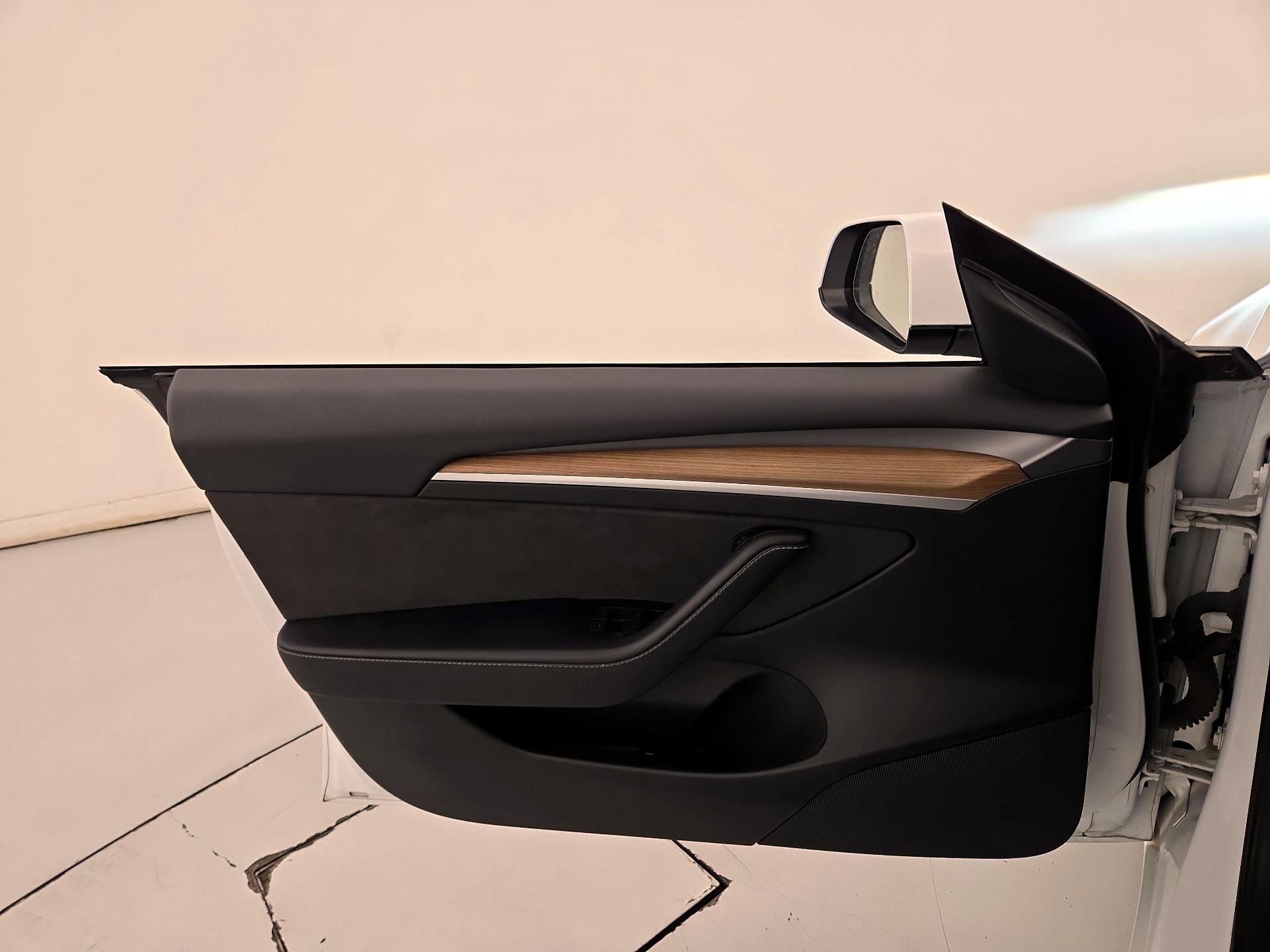 Thumbnail: 2023 Tesla Model 3 - 12