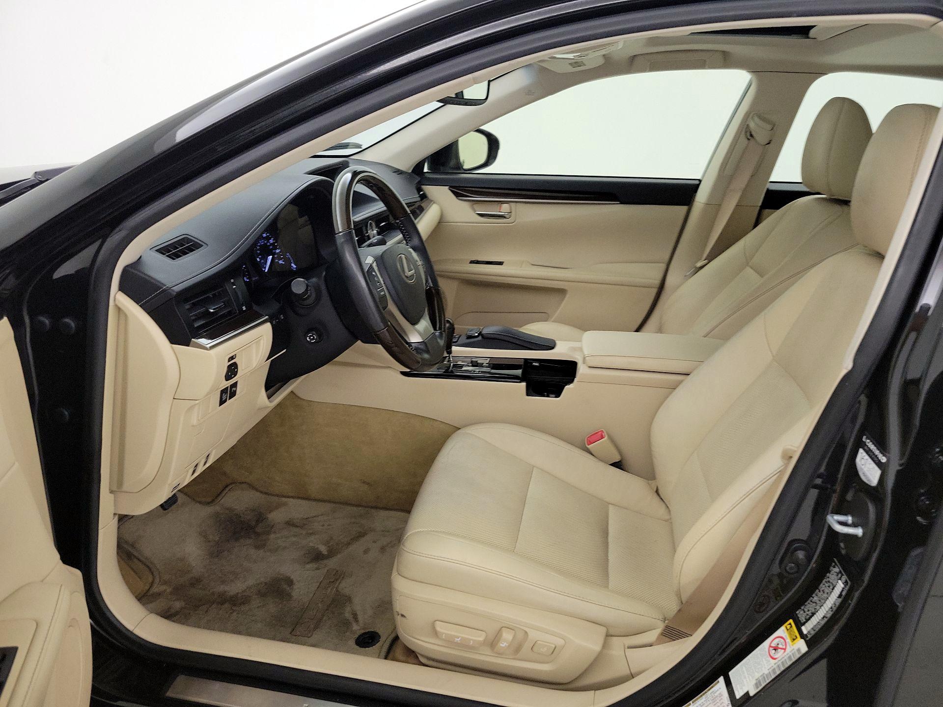 Thumbnail: 2015 Lexus ES - 11