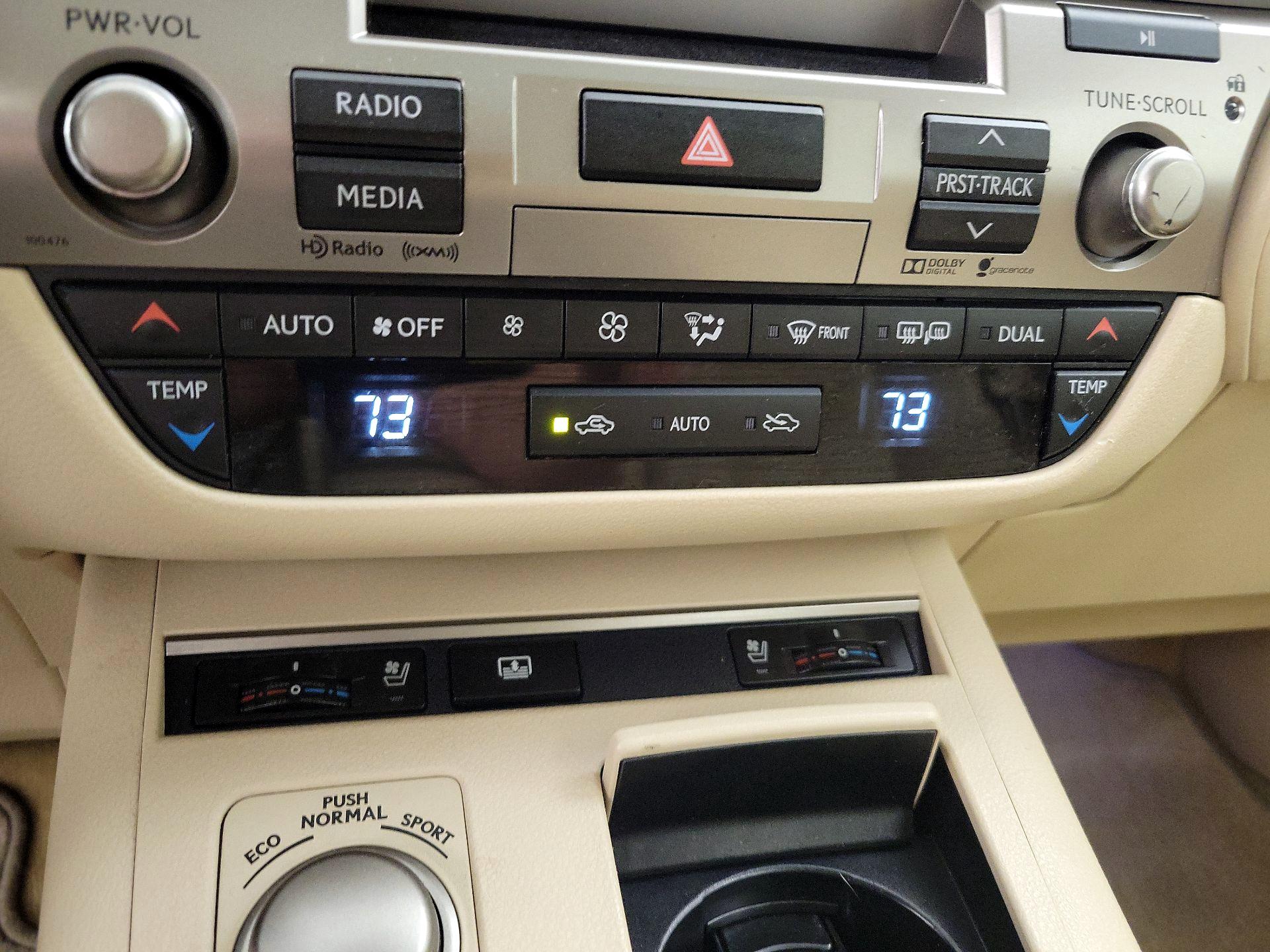 Thumbnail: 2015 Lexus ES - 17