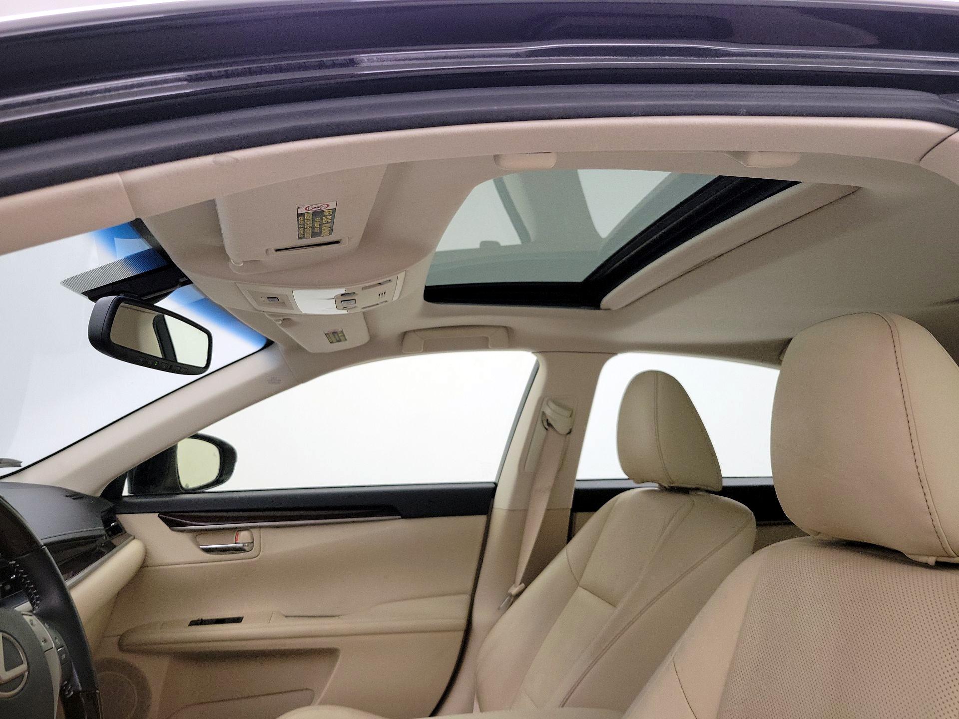 Thumbnail: 2015 Lexus ES - 20