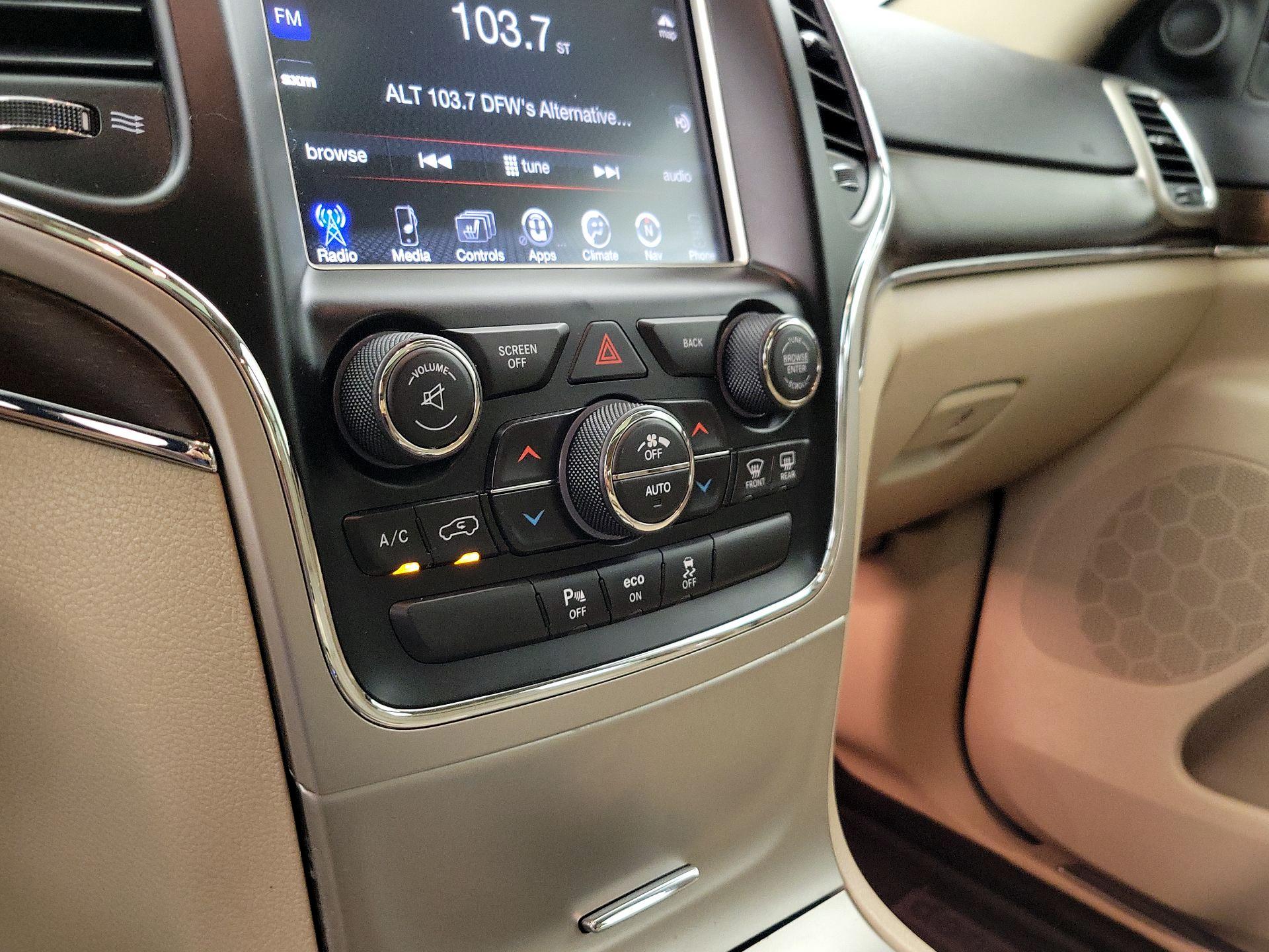 Thumbnail: 2015 Jeep Grand Cherokee - 16