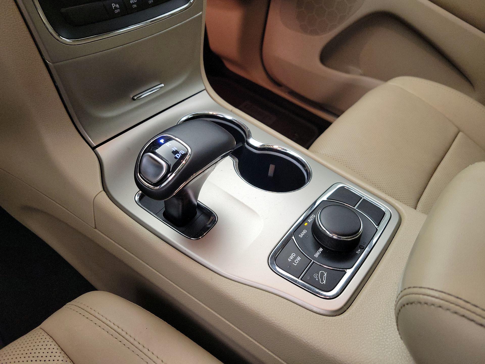 Thumbnail: 2015 Jeep Grand Cherokee - 17