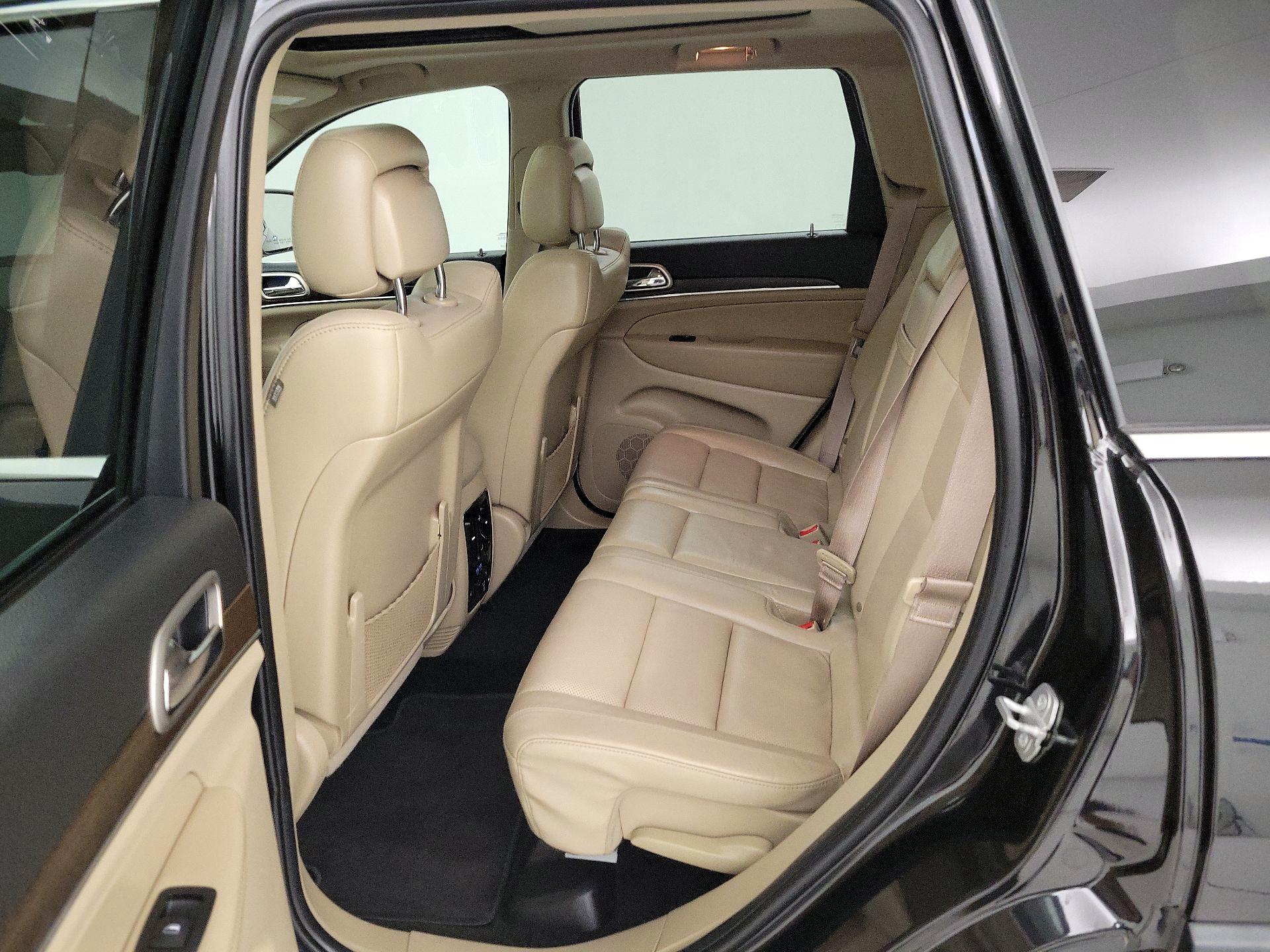 Thumbnail: 2015 Jeep Grand Cherokee - 20