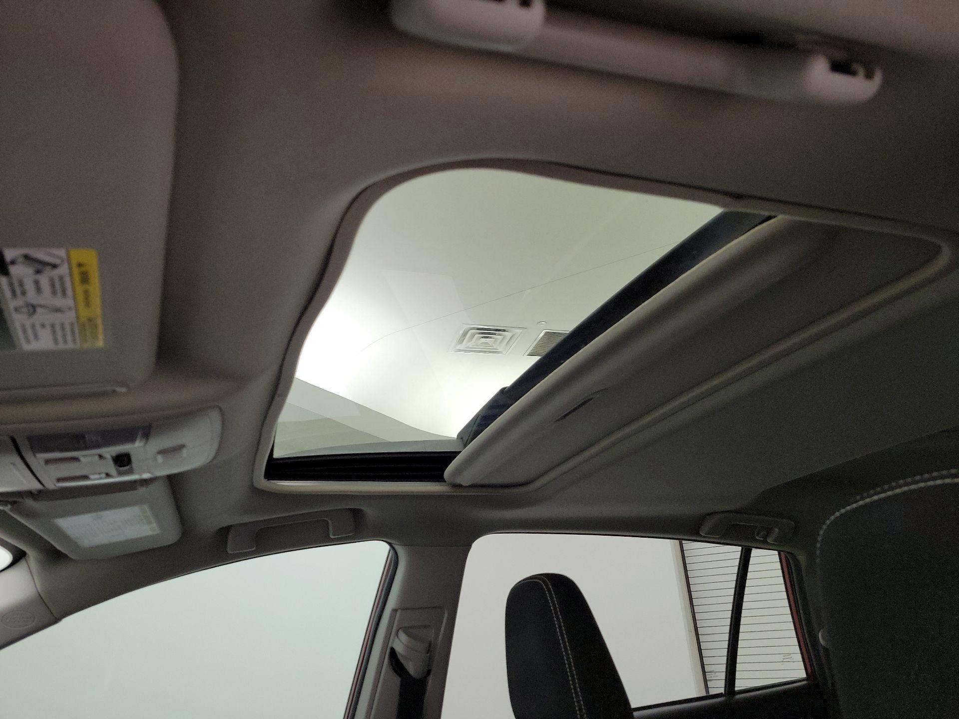 Thumbnail: 2018 Toyota RAV4 - 19