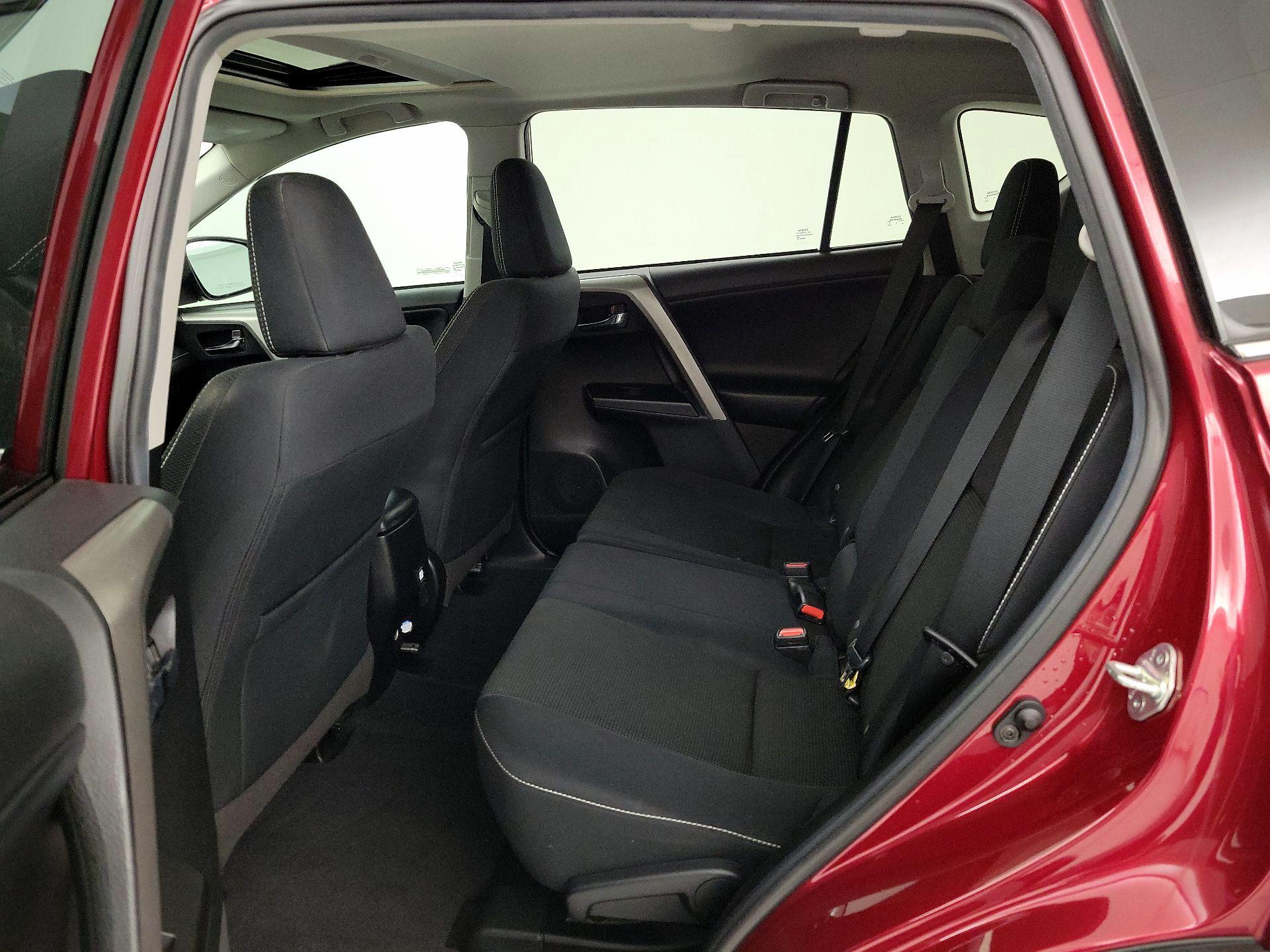 Thumbnail: 2018 Toyota RAV4 - 20