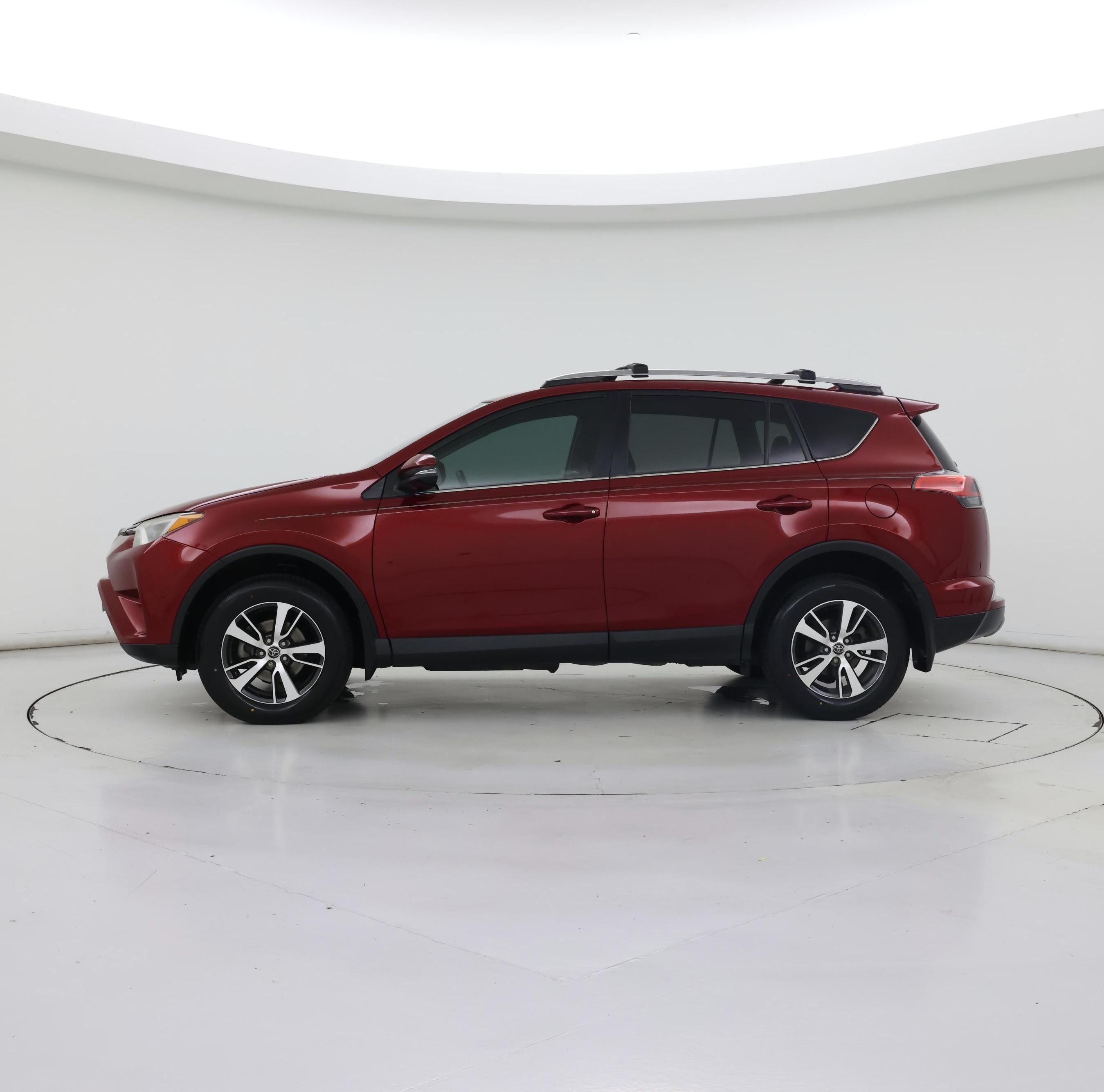 Thumbnail: 2018 Toyota RAV4 - 3