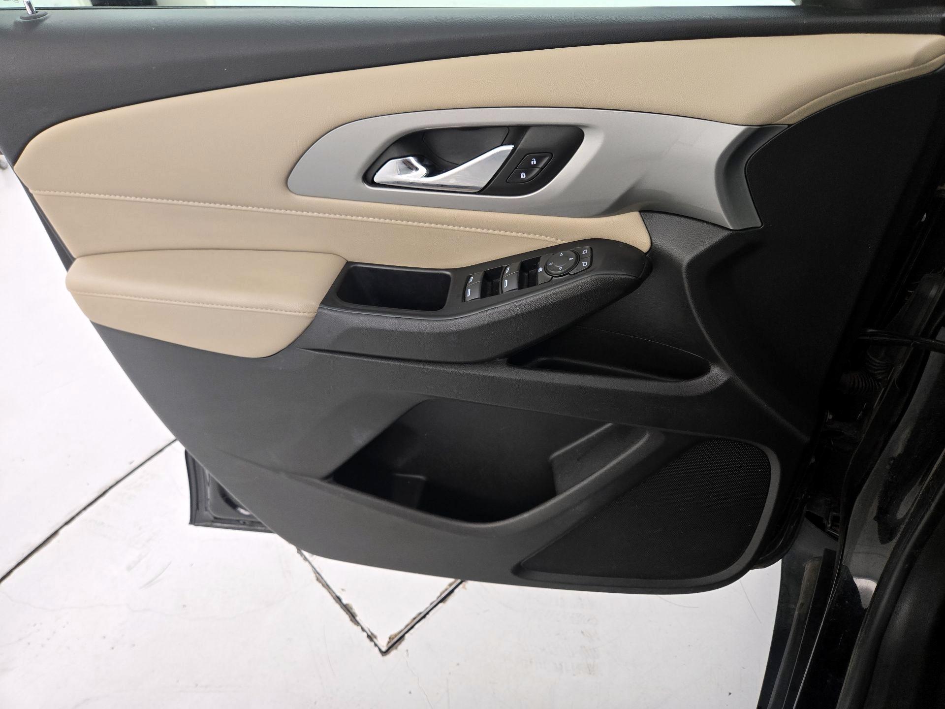 Thumbnail: 2022 Chevrolet Traverse - 12