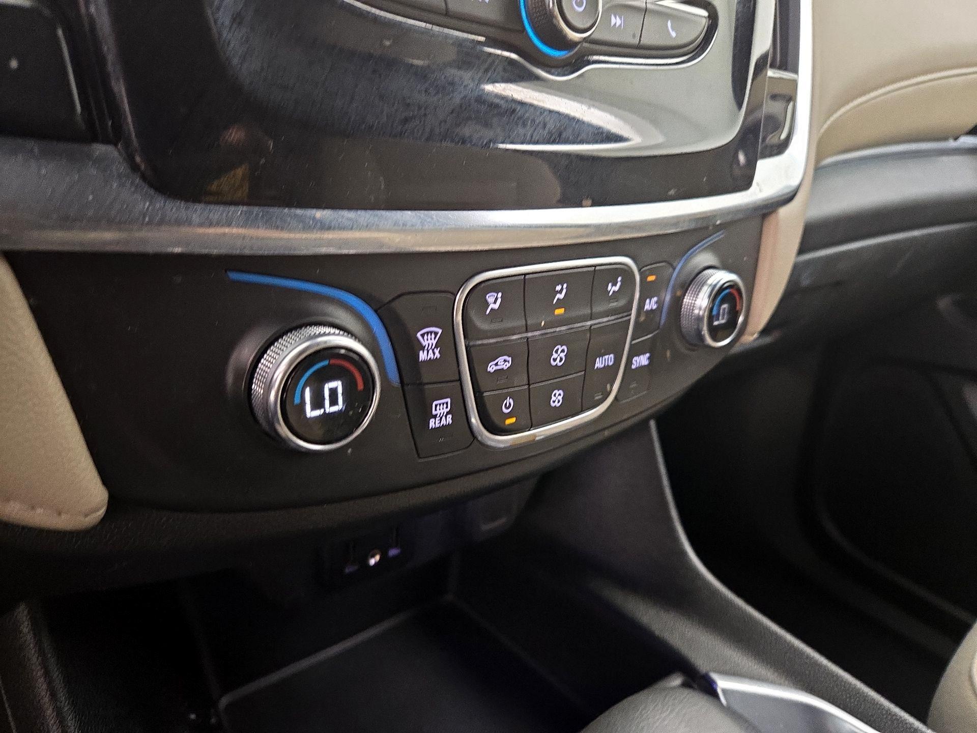 Thumbnail: 2022 Chevrolet Traverse - 16