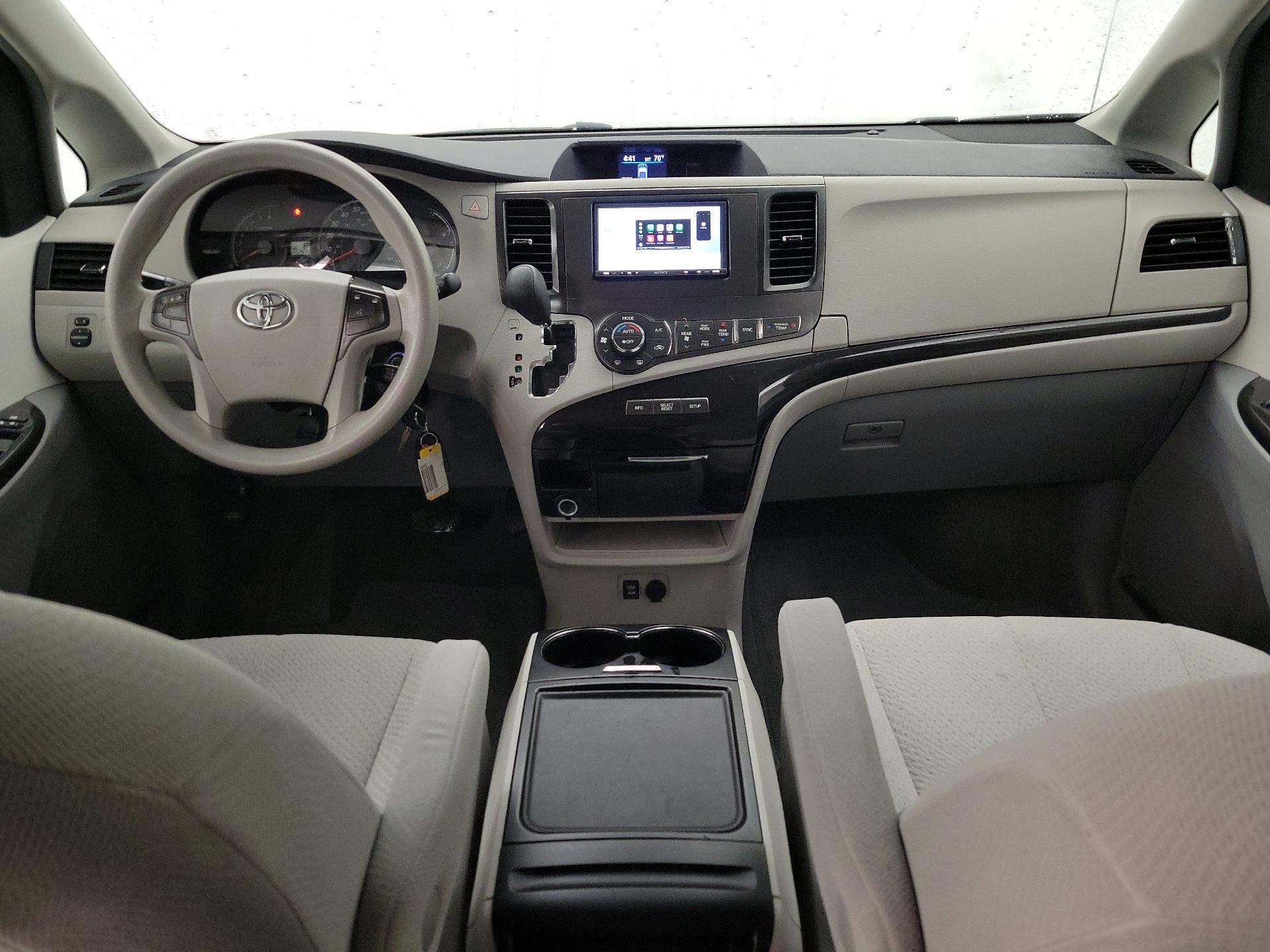 Thumbnail: 2014 Toyota Sienna - 9