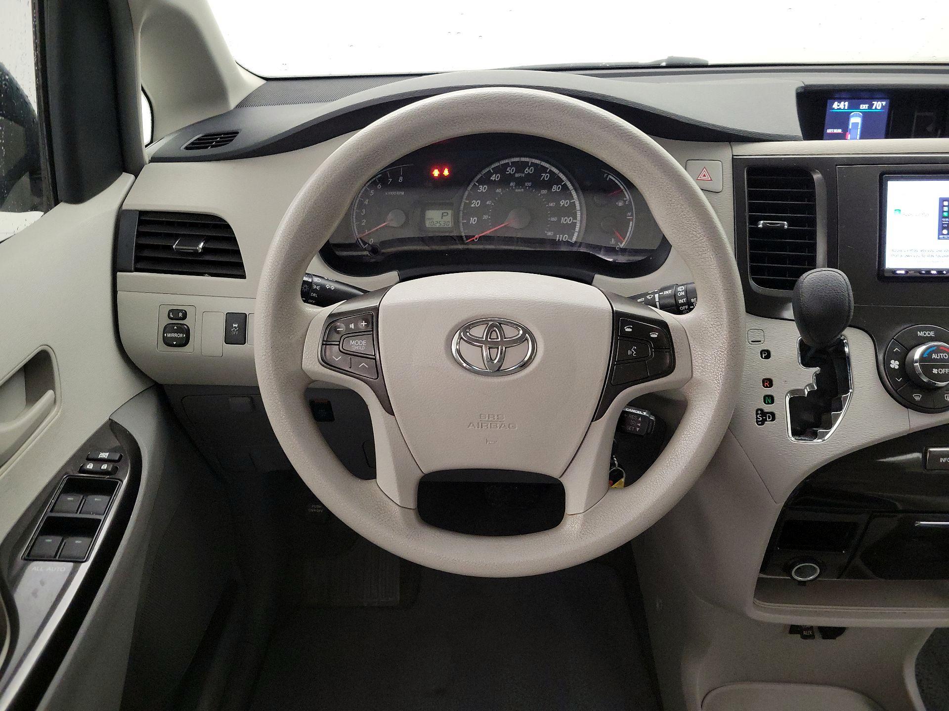 Thumbnail: 2014 Toyota Sienna - 10