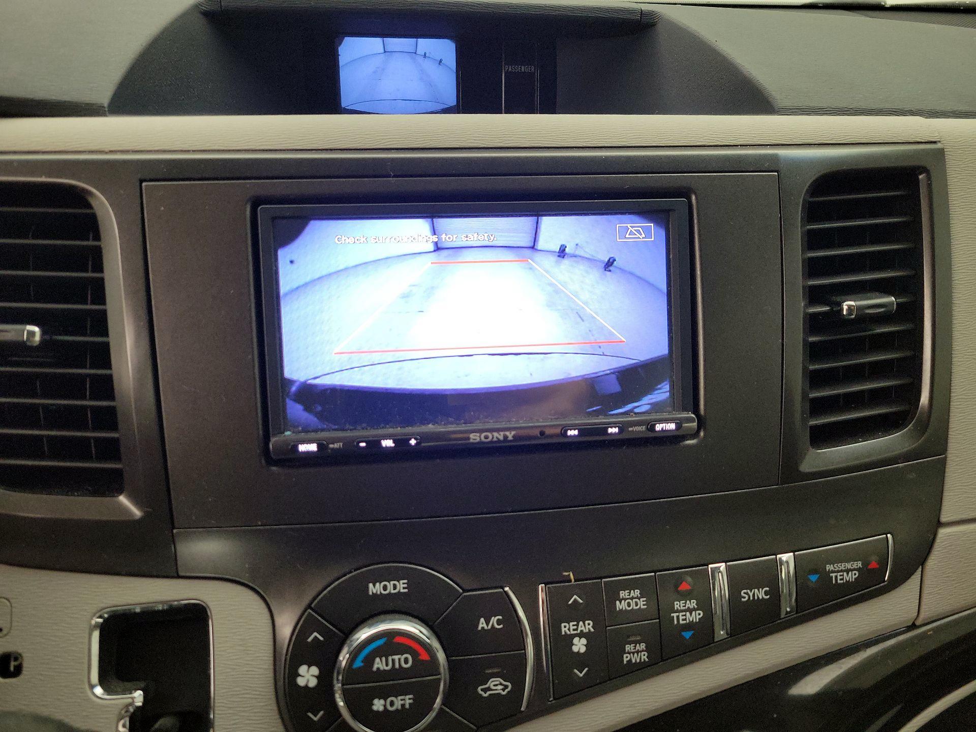 Thumbnail: 2014 Toyota Sienna - 13