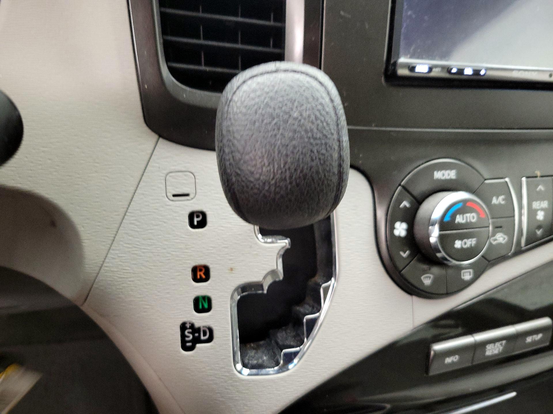 Thumbnail: 2014 Toyota Sienna - 16