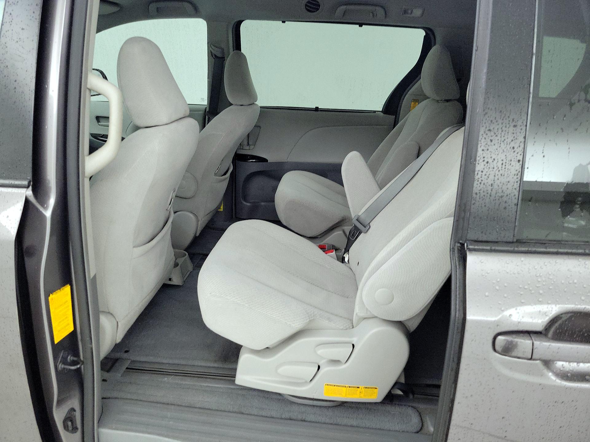 Thumbnail: 2014 Toyota Sienna - 17