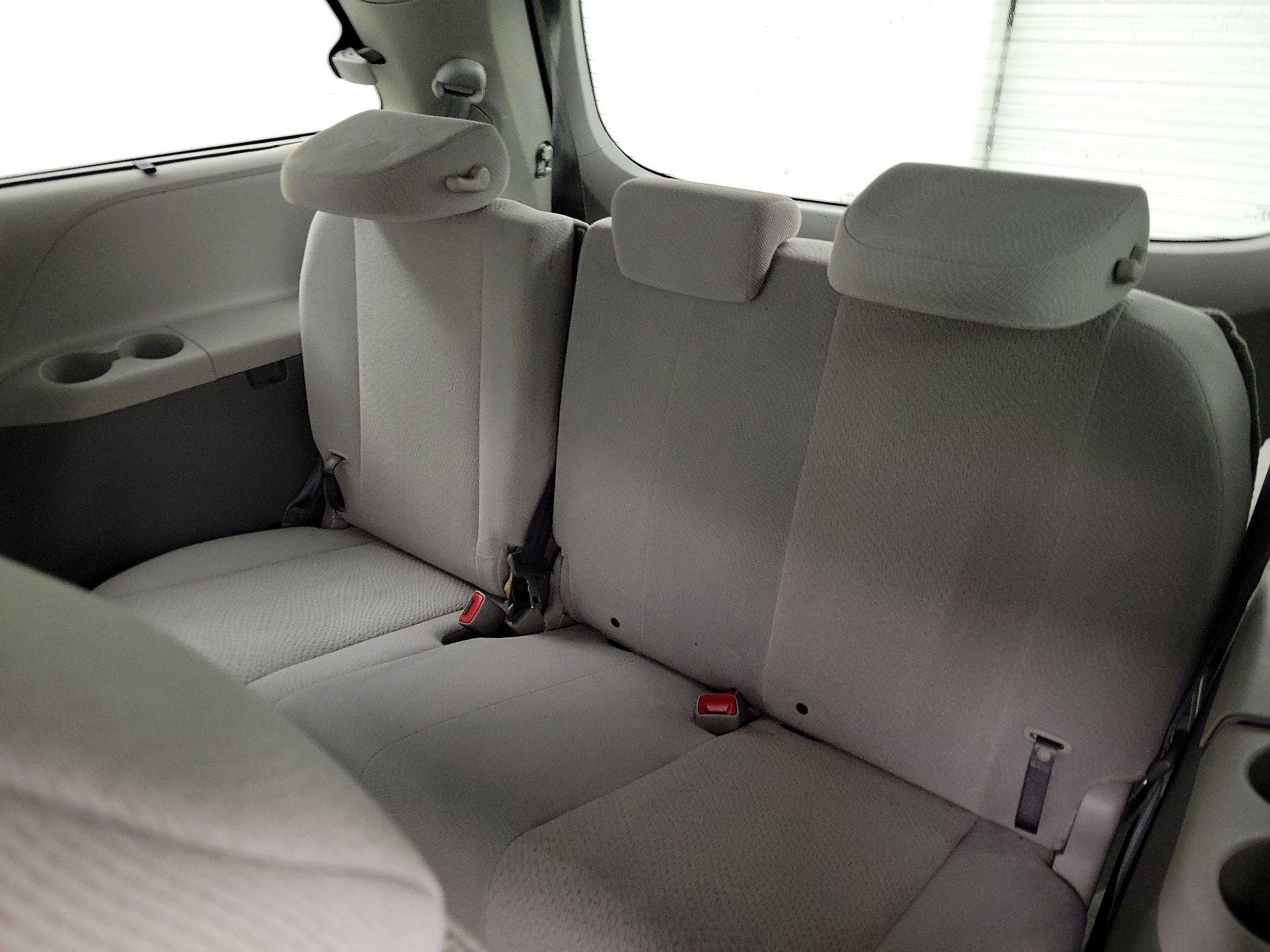 Thumbnail: 2014 Toyota Sienna - 18