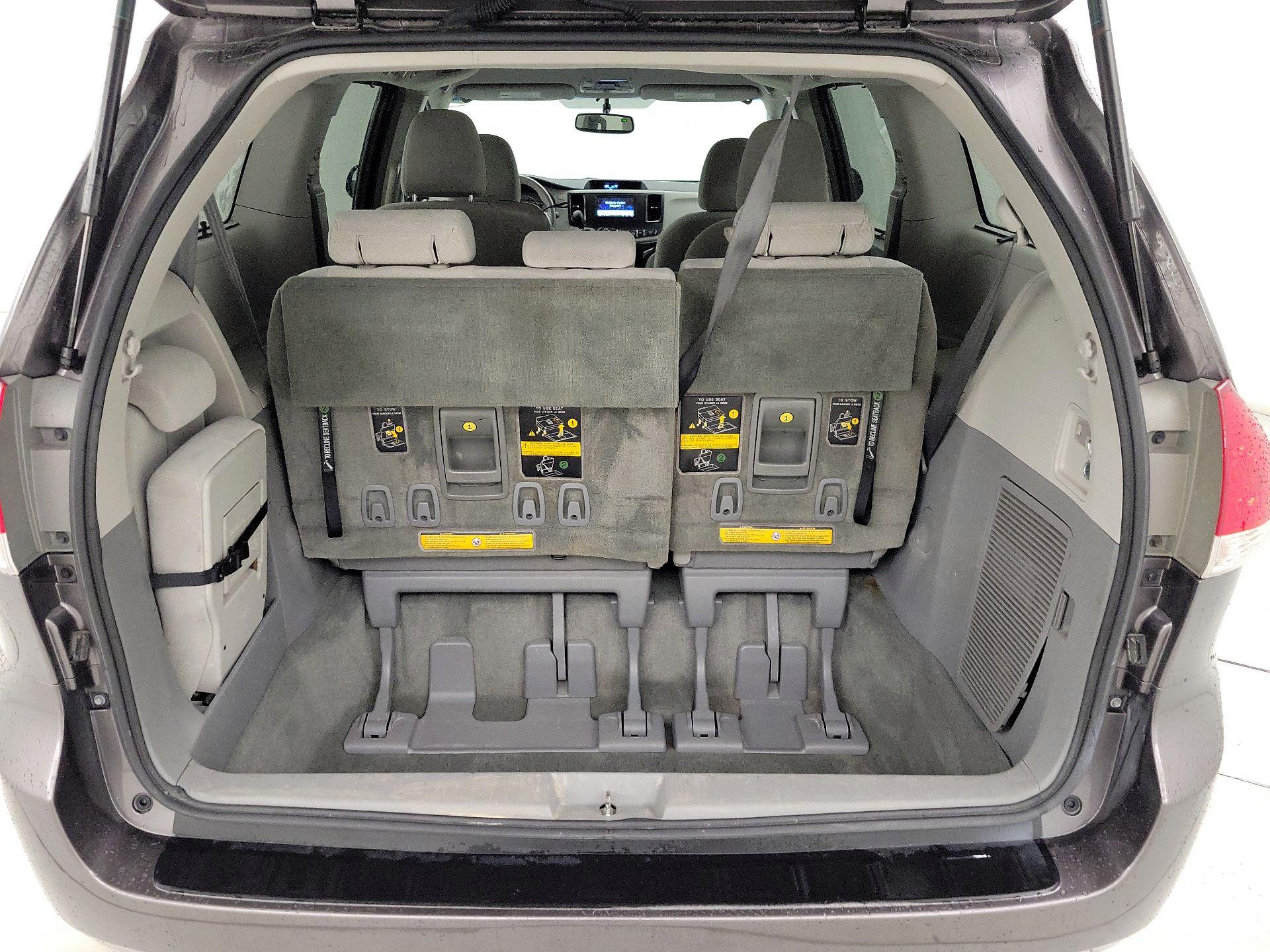 Thumbnail: 2014 Toyota Sienna - 19