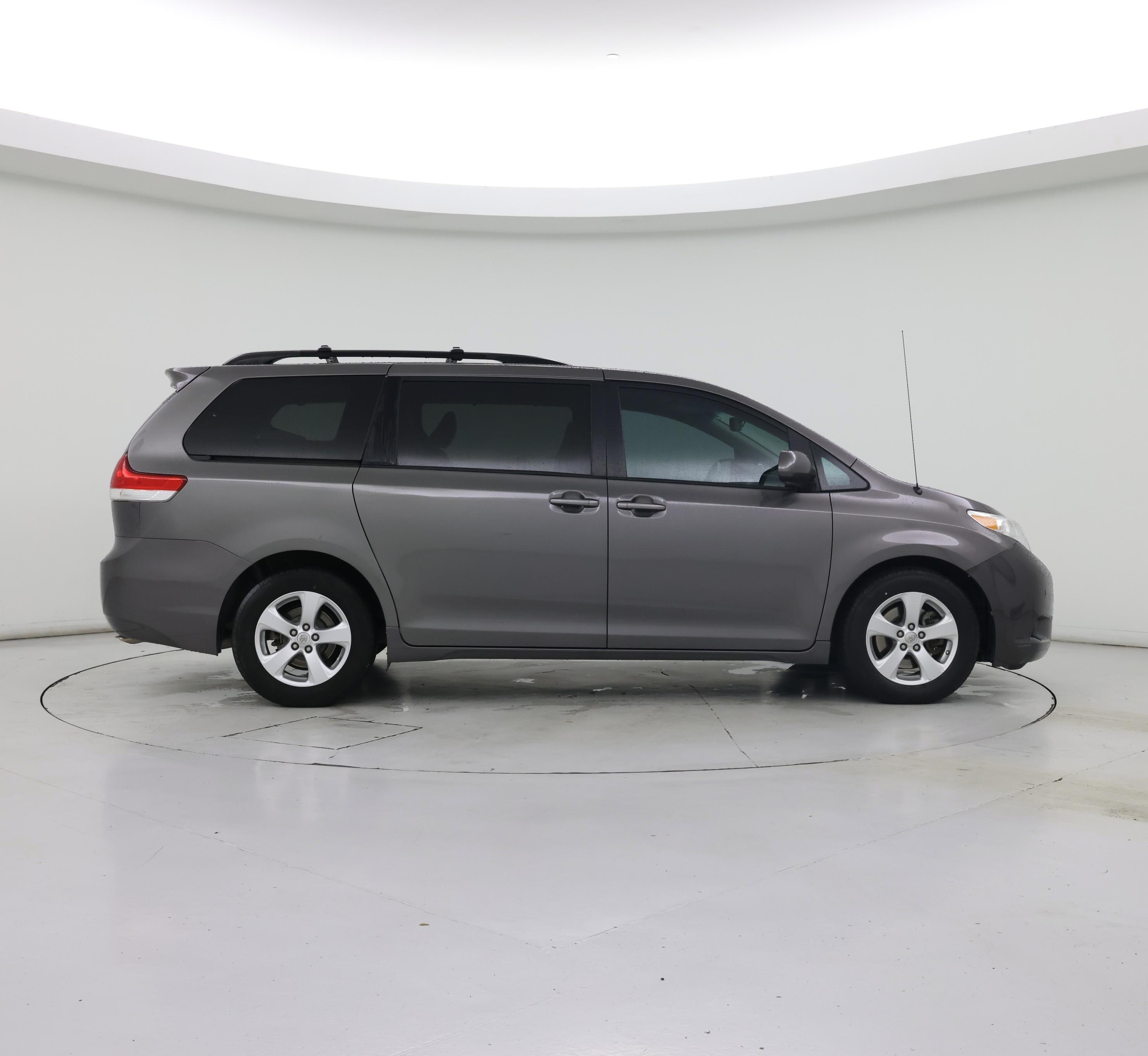 Thumbnail: 2014 Toyota Sienna - 7
