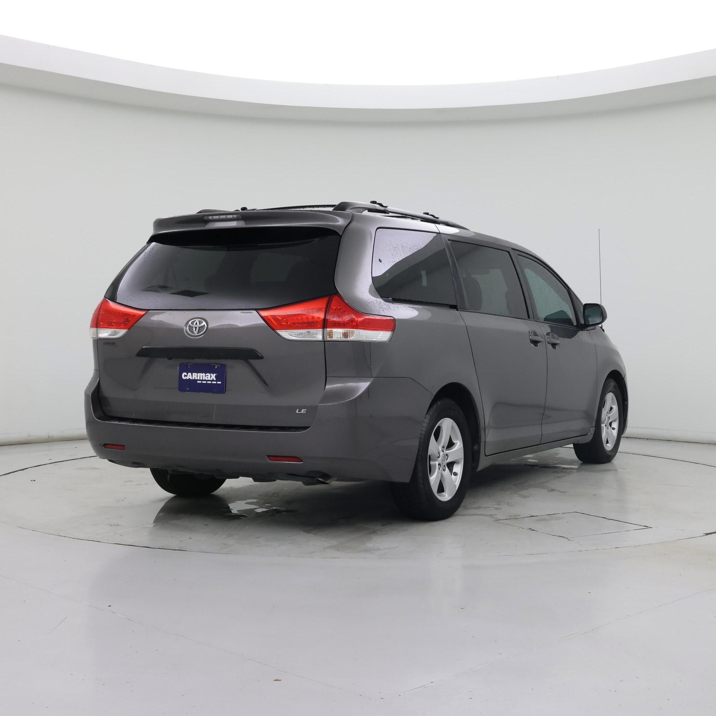 Thumbnail: 2014 Toyota Sienna - 8