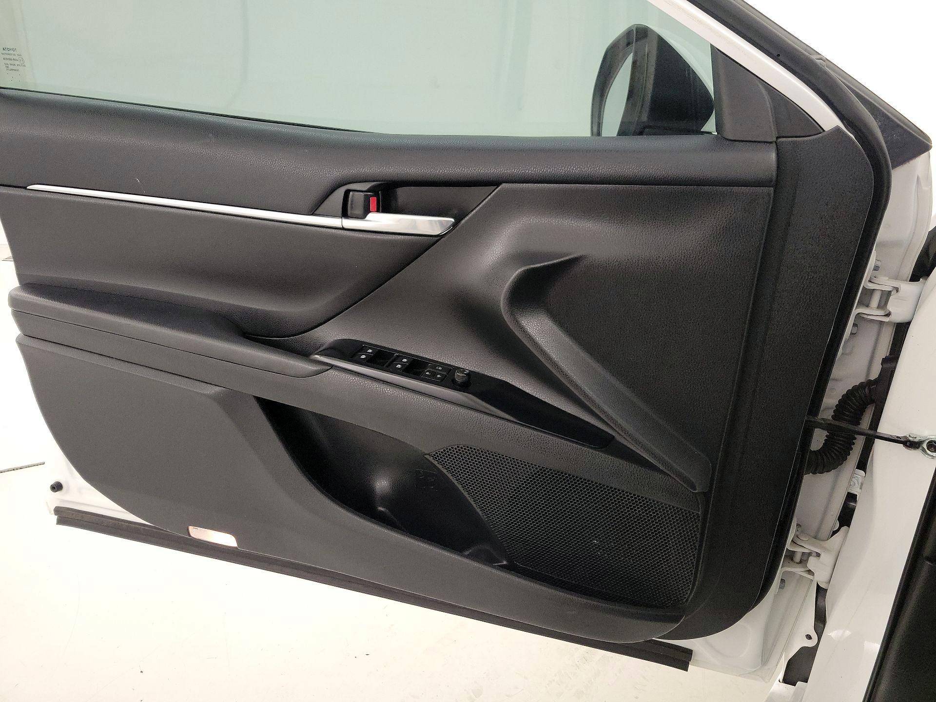 Thumbnail: 2019 Toyota Camry - 12