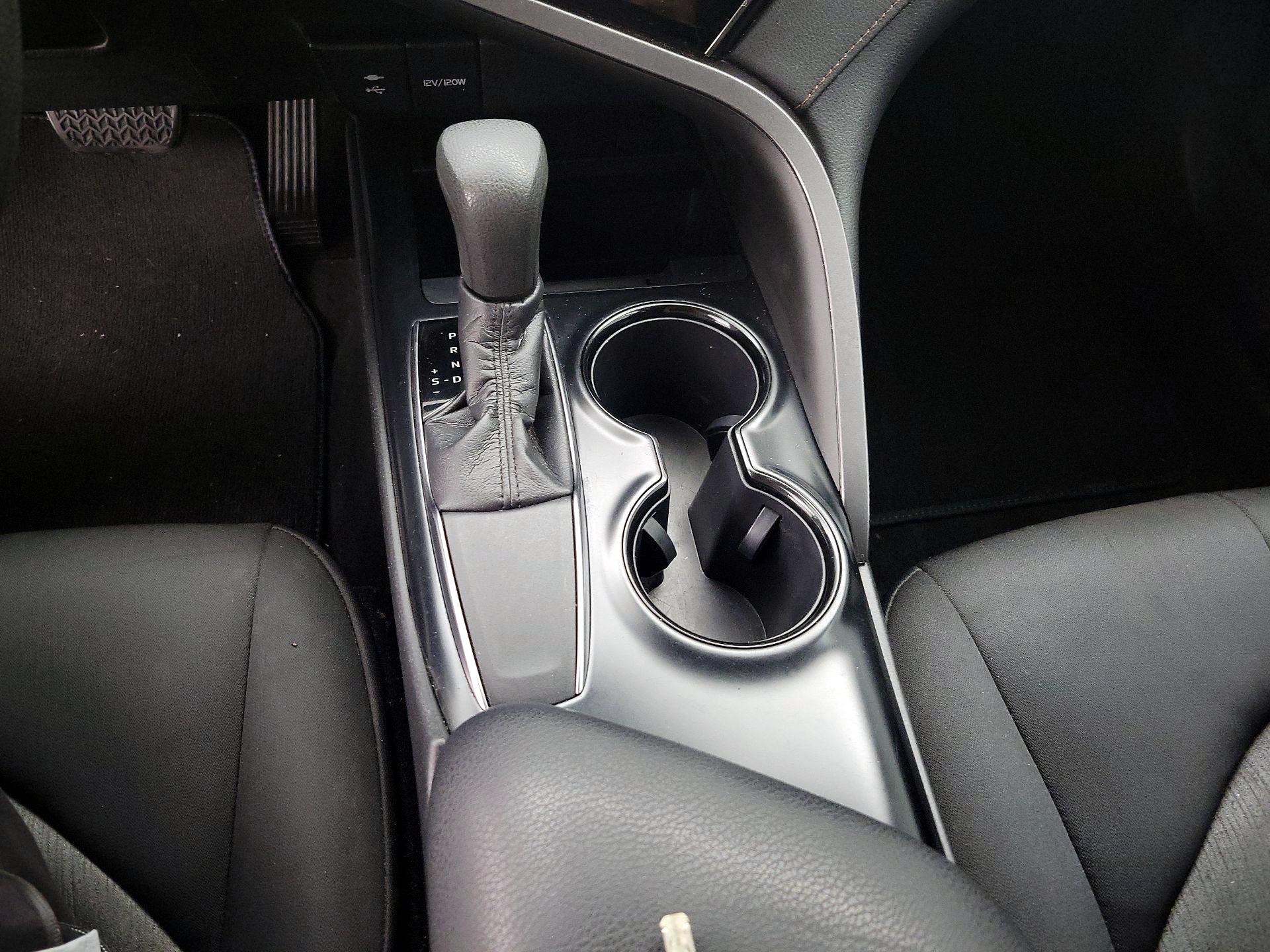 Thumbnail: 2019 Toyota Camry - 17