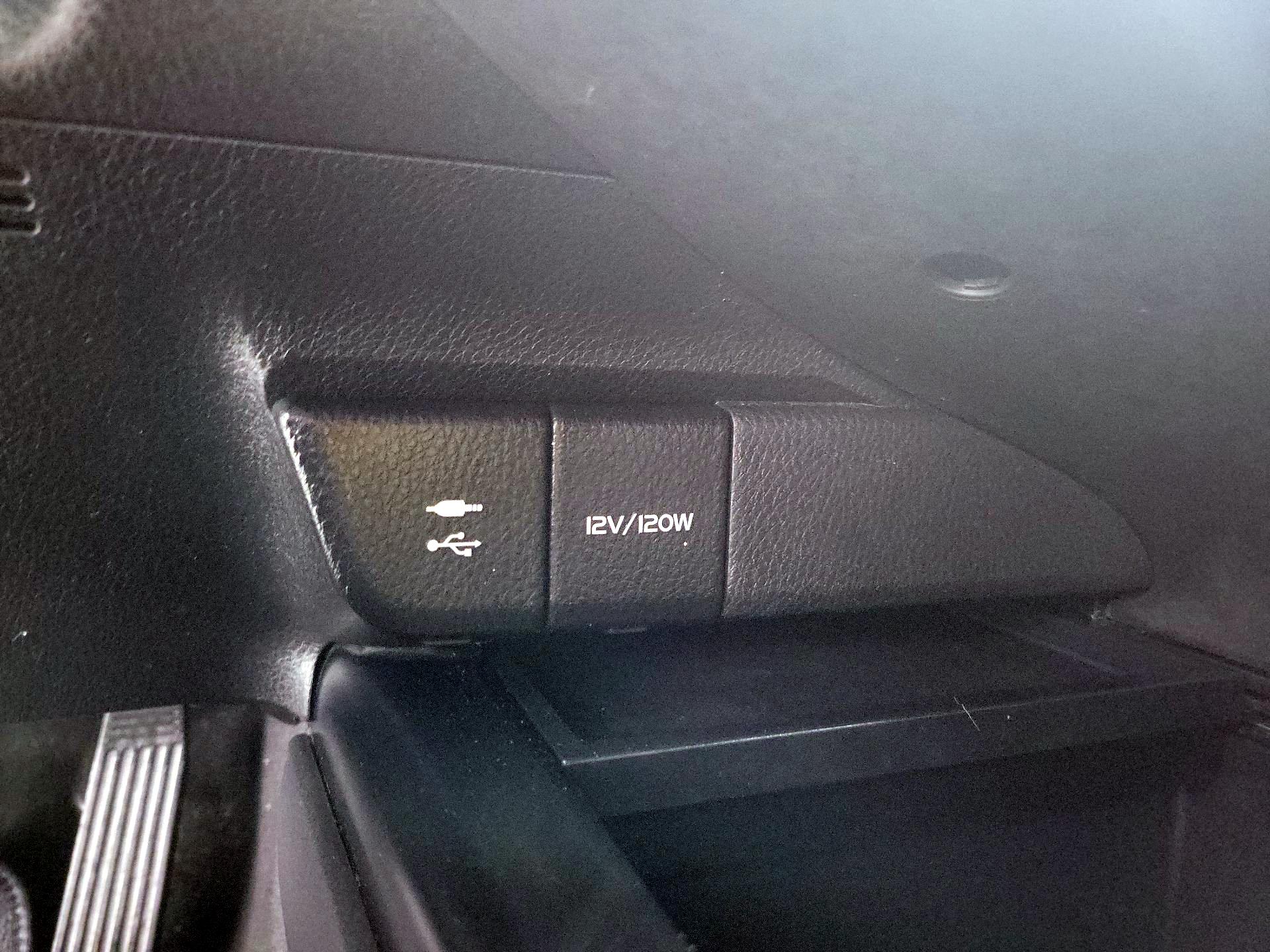 Thumbnail: 2019 Toyota Camry - 18