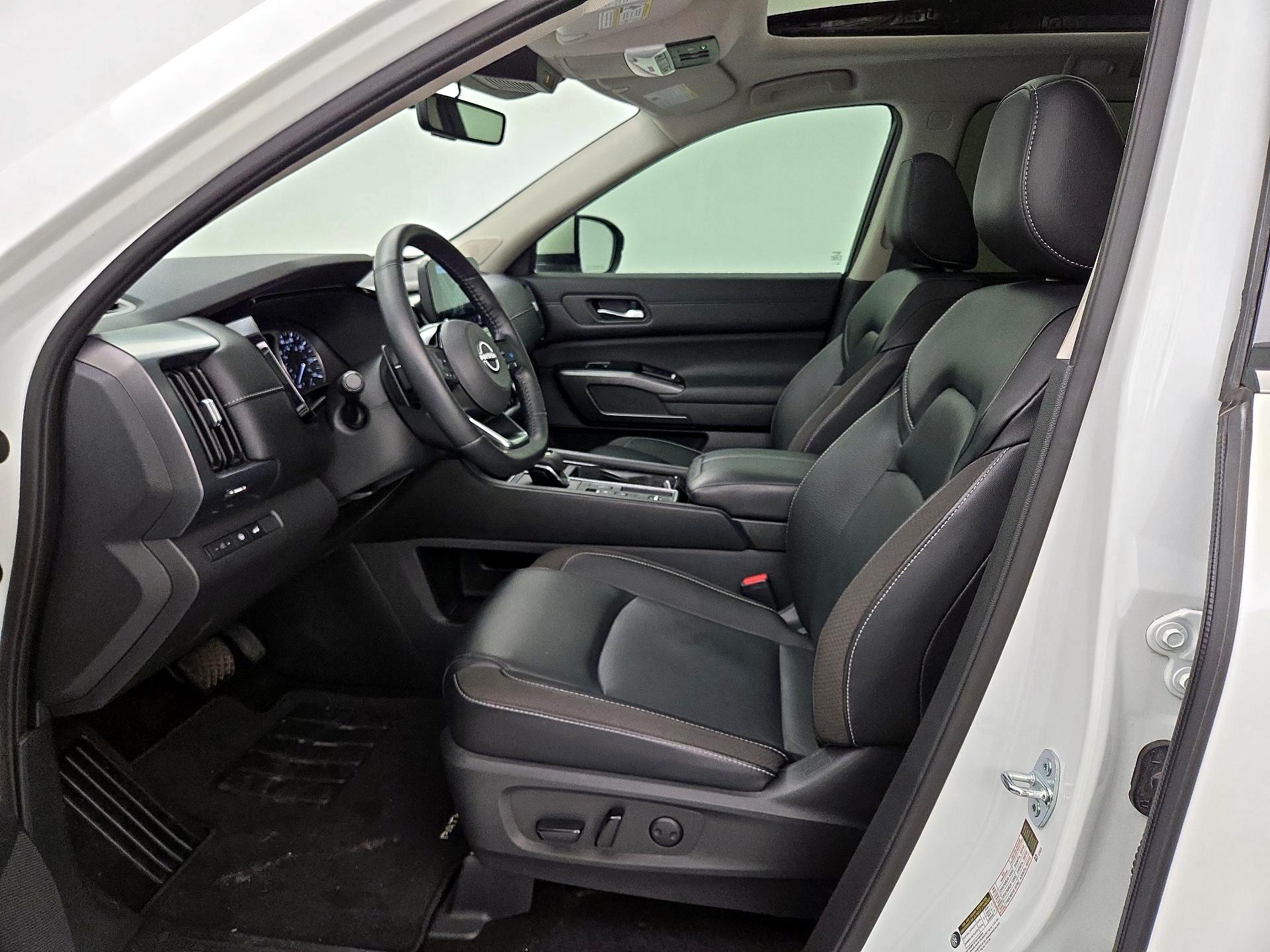 Thumbnail: 2023 Nissan Pathfinder - 11