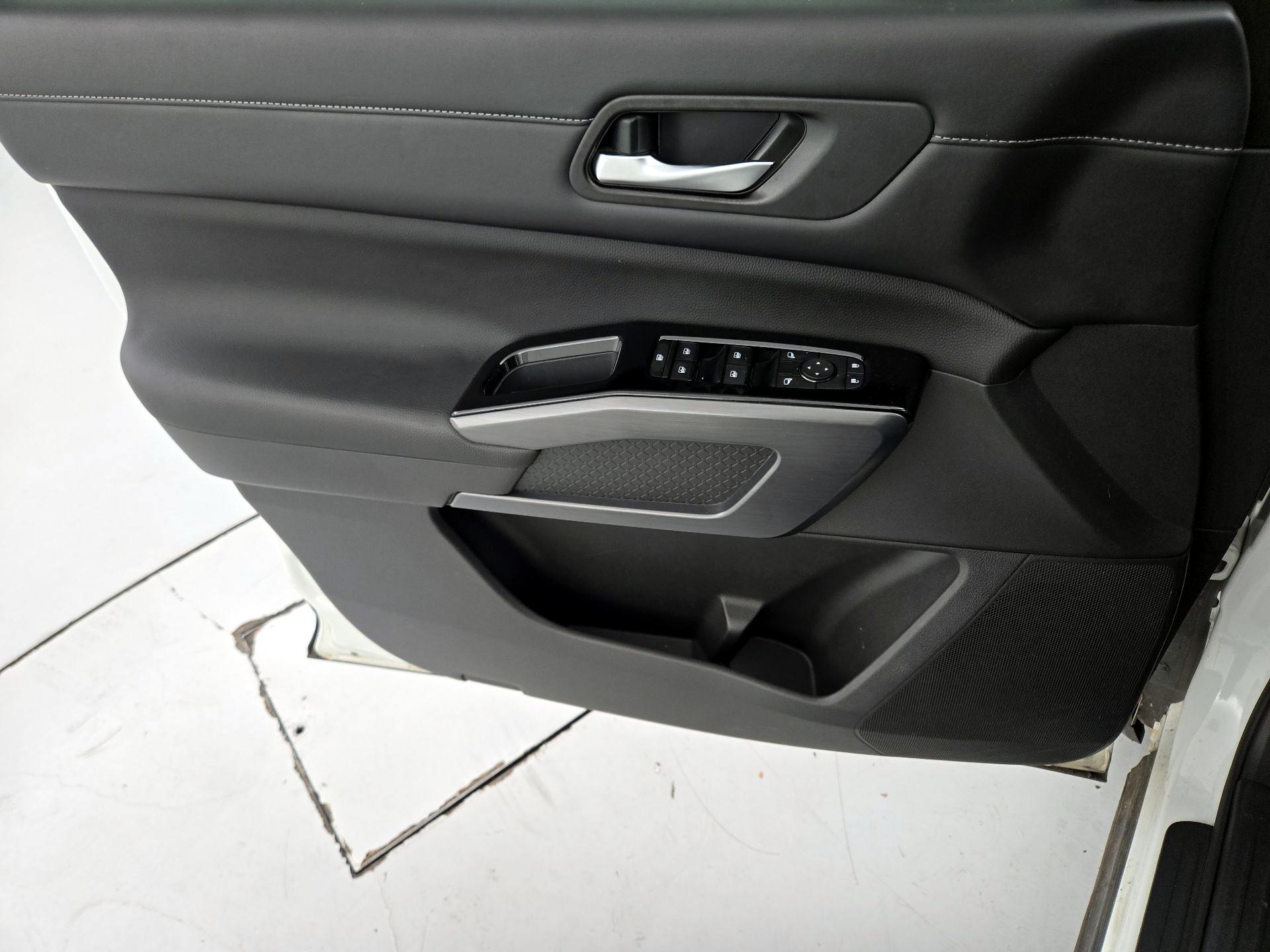 Thumbnail: 2023 Nissan Pathfinder - 12