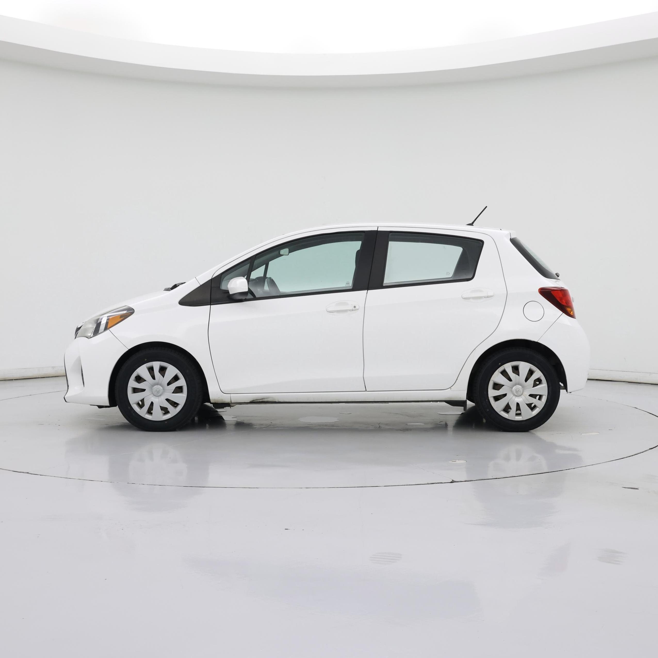 Thumbnail: 2017 Toyota Yaris - 3