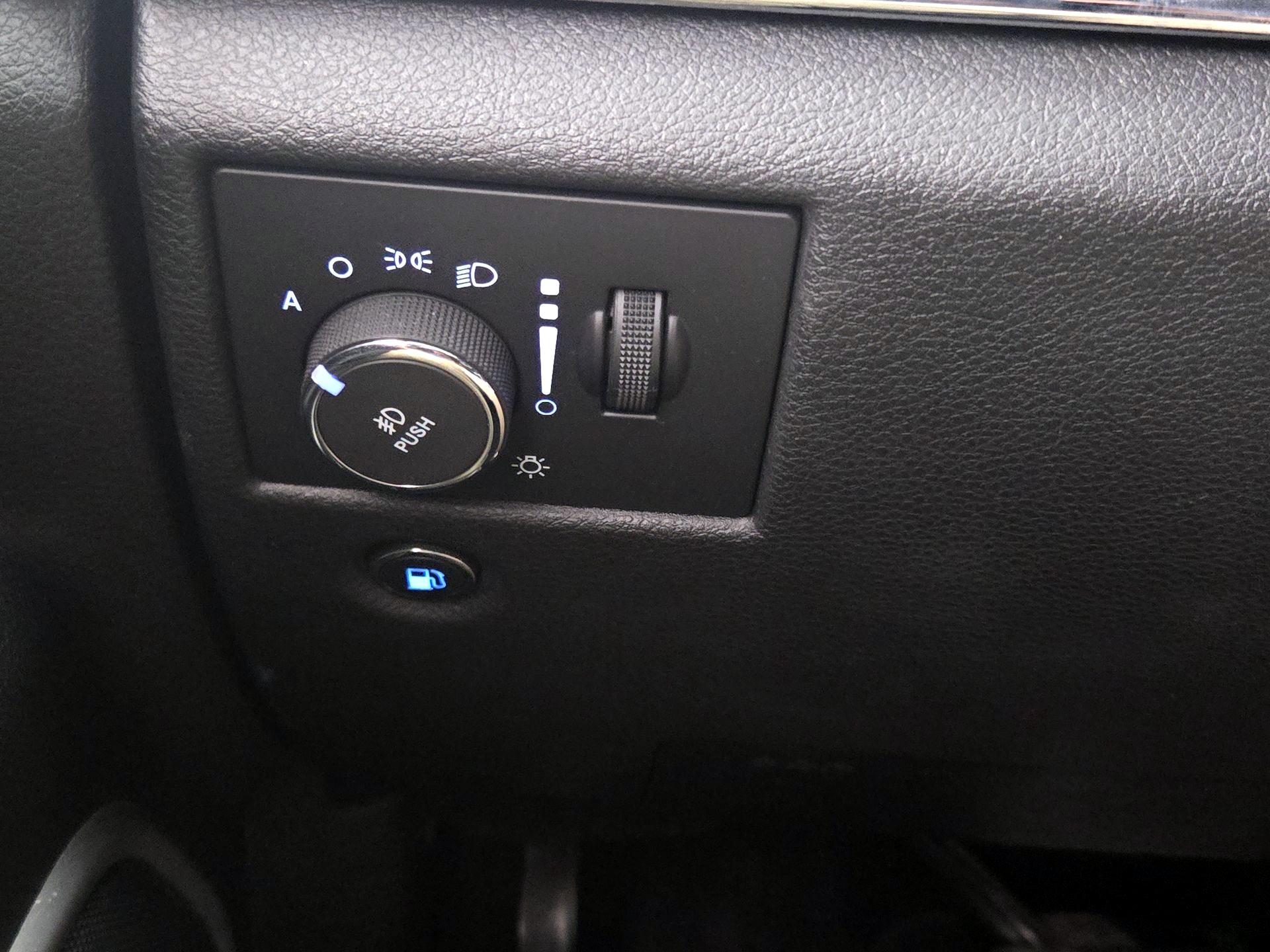 Thumbnail: 2016 Jeep Grand Cherokee - 13