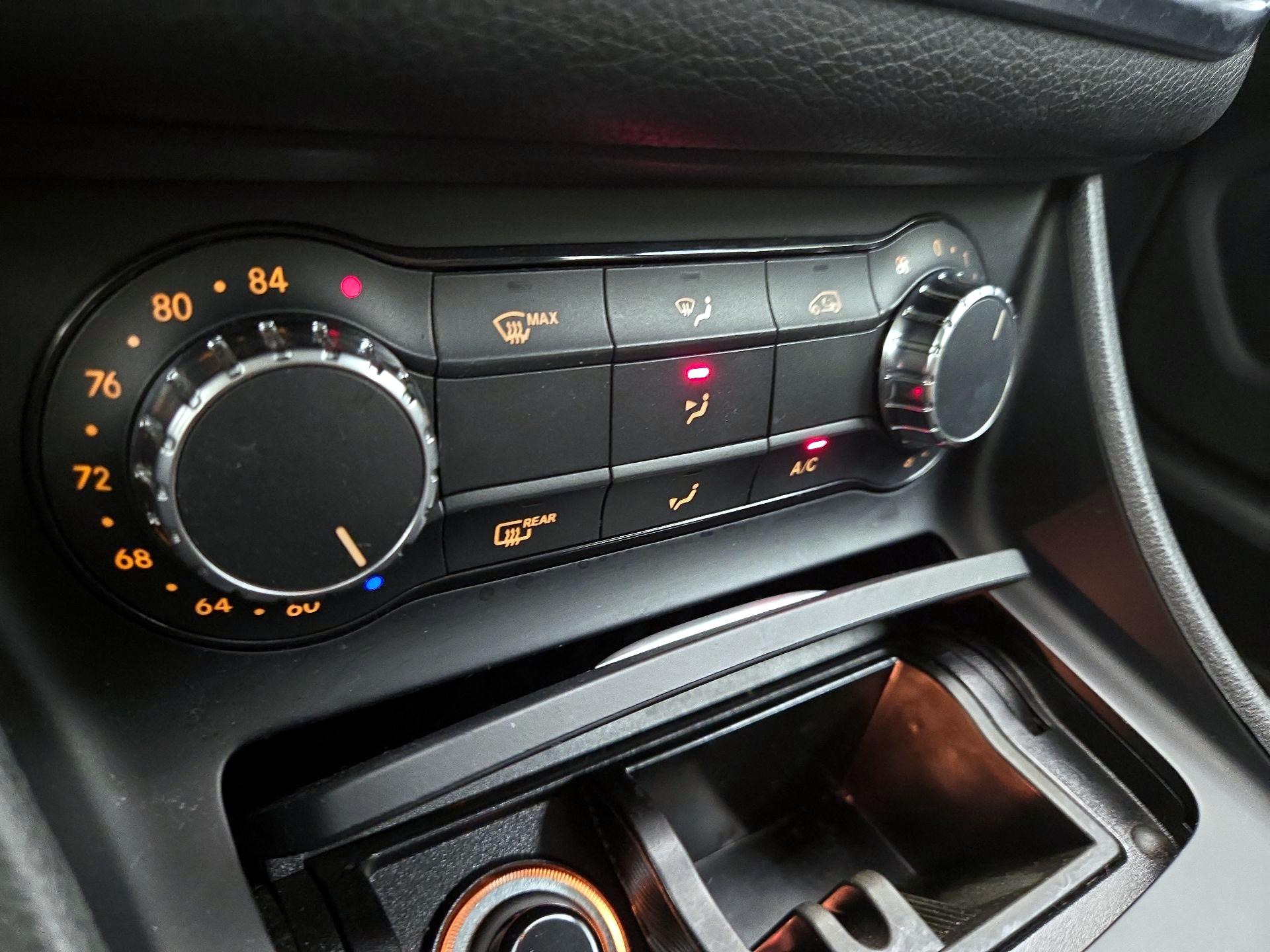 Thumbnail: 2015 Mercedes-Benz GLA - 16