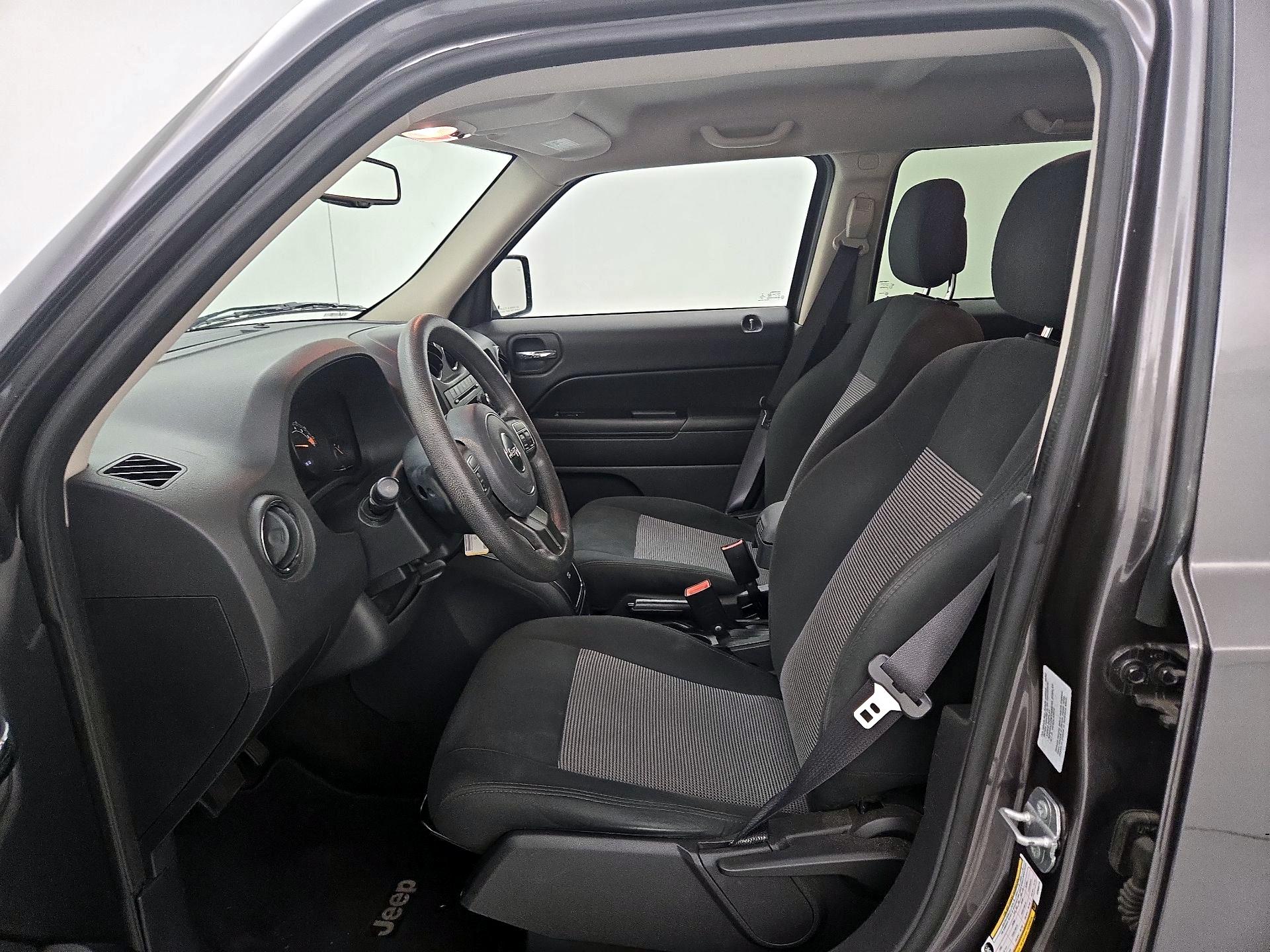 Thumbnail: 2016 Jeep Patriot - 11