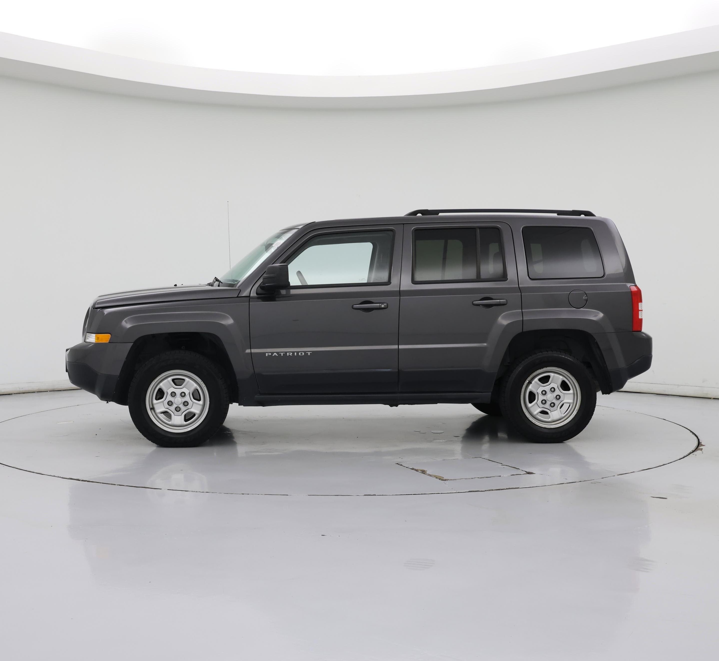 Thumbnail: 2016 Jeep Patriot - 3