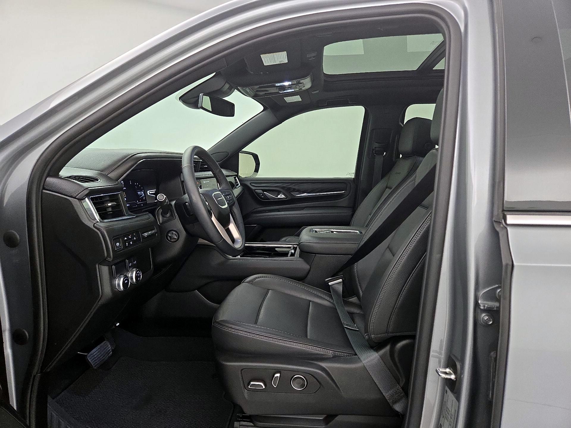 Thumbnail: 2023 GMC Yukon XL - 11