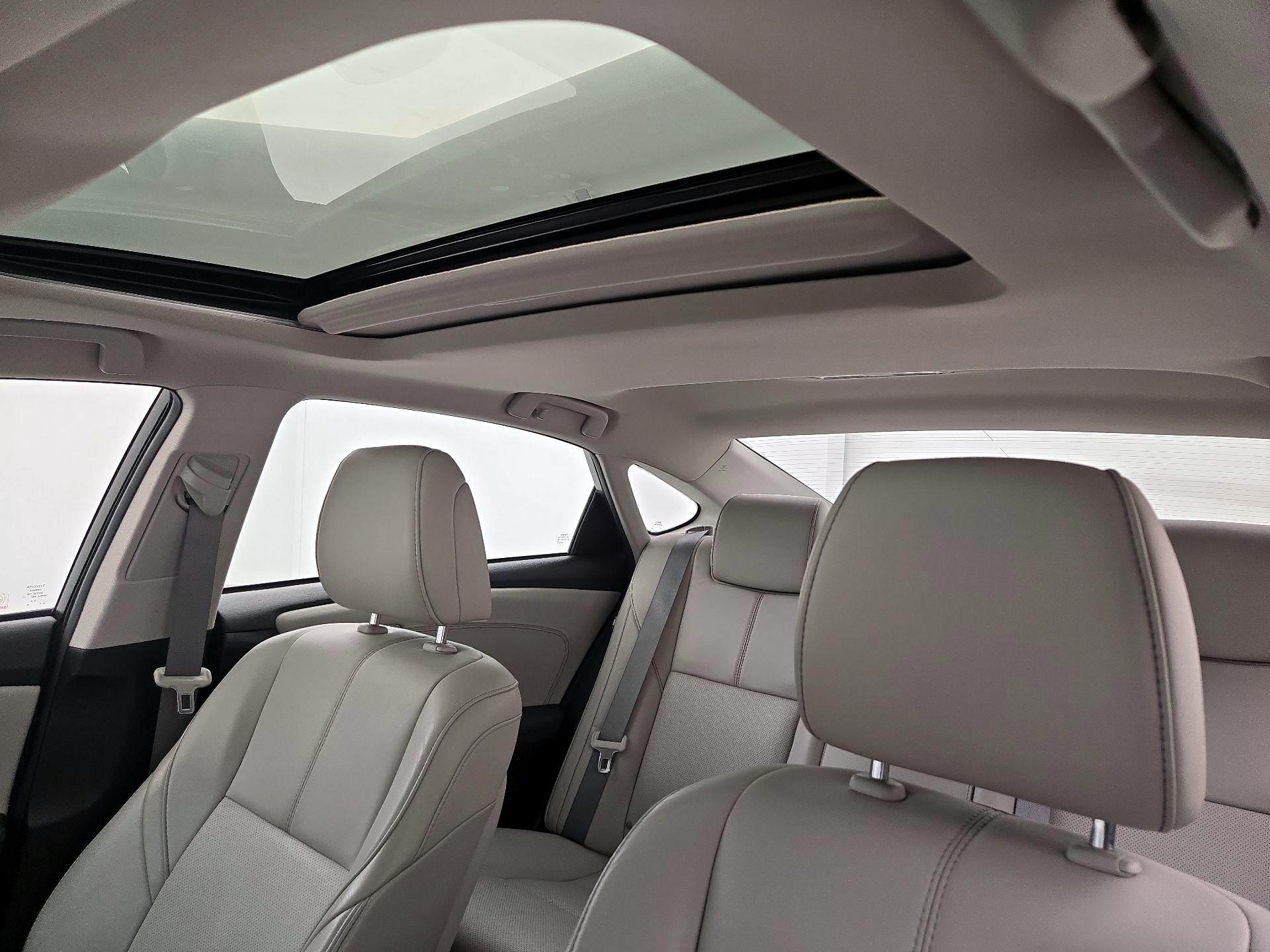 Thumbnail: 2018 Toyota Avalon - 18