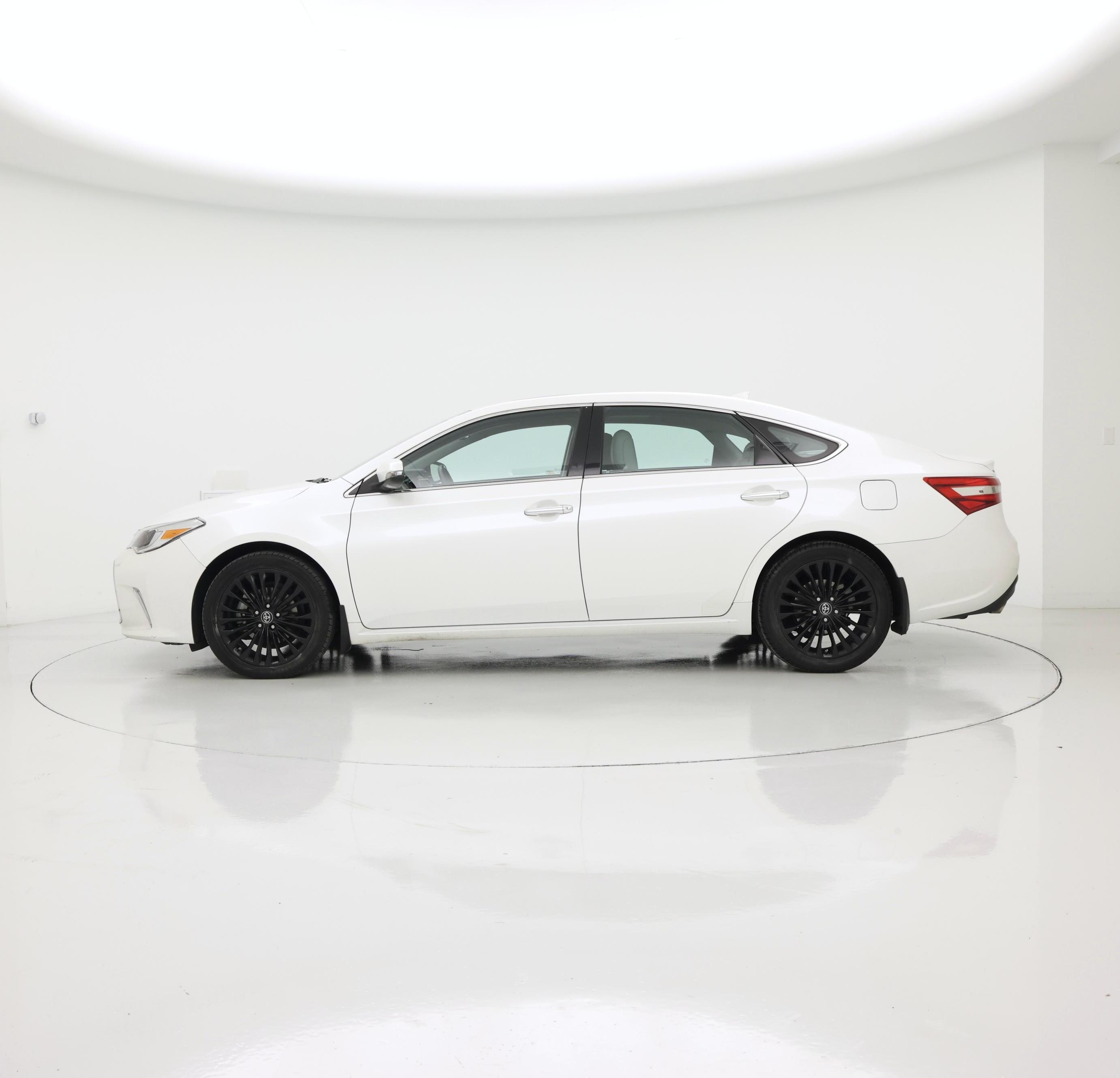 Thumbnail: 2018 Toyota Avalon - 3