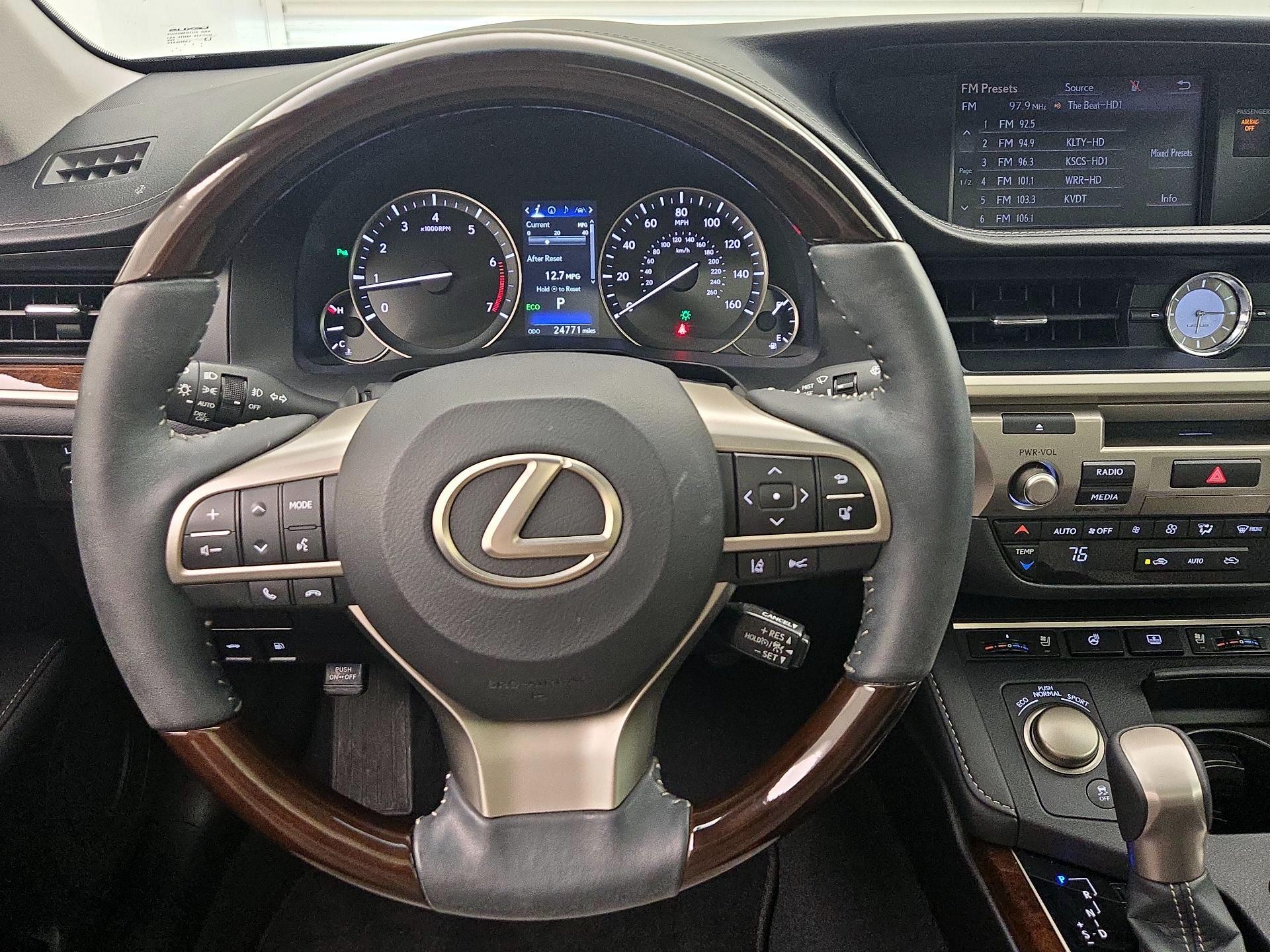 Thumbnail: 2018 Lexus ES - 10