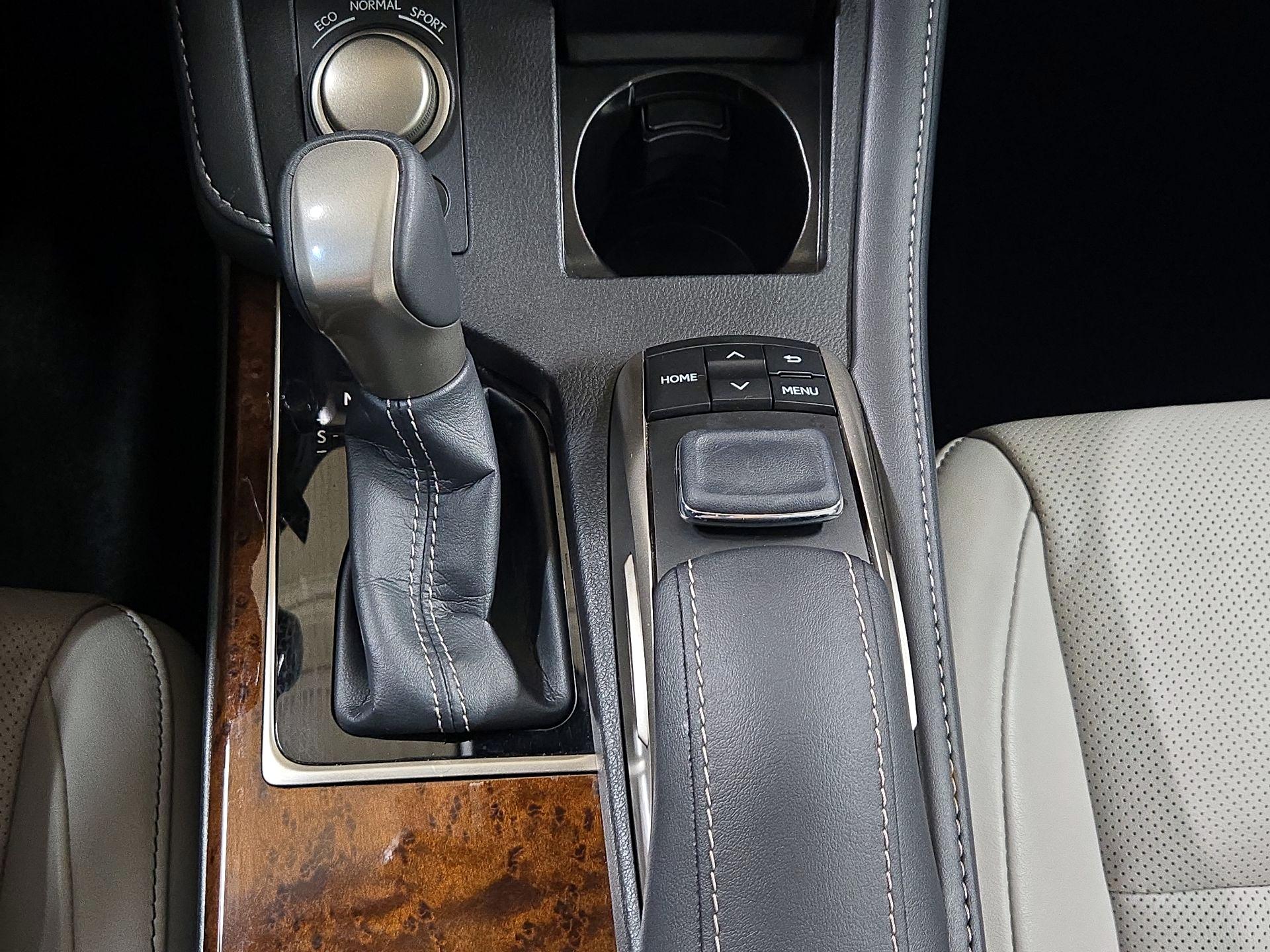 Thumbnail: 2018 Lexus ES - 17