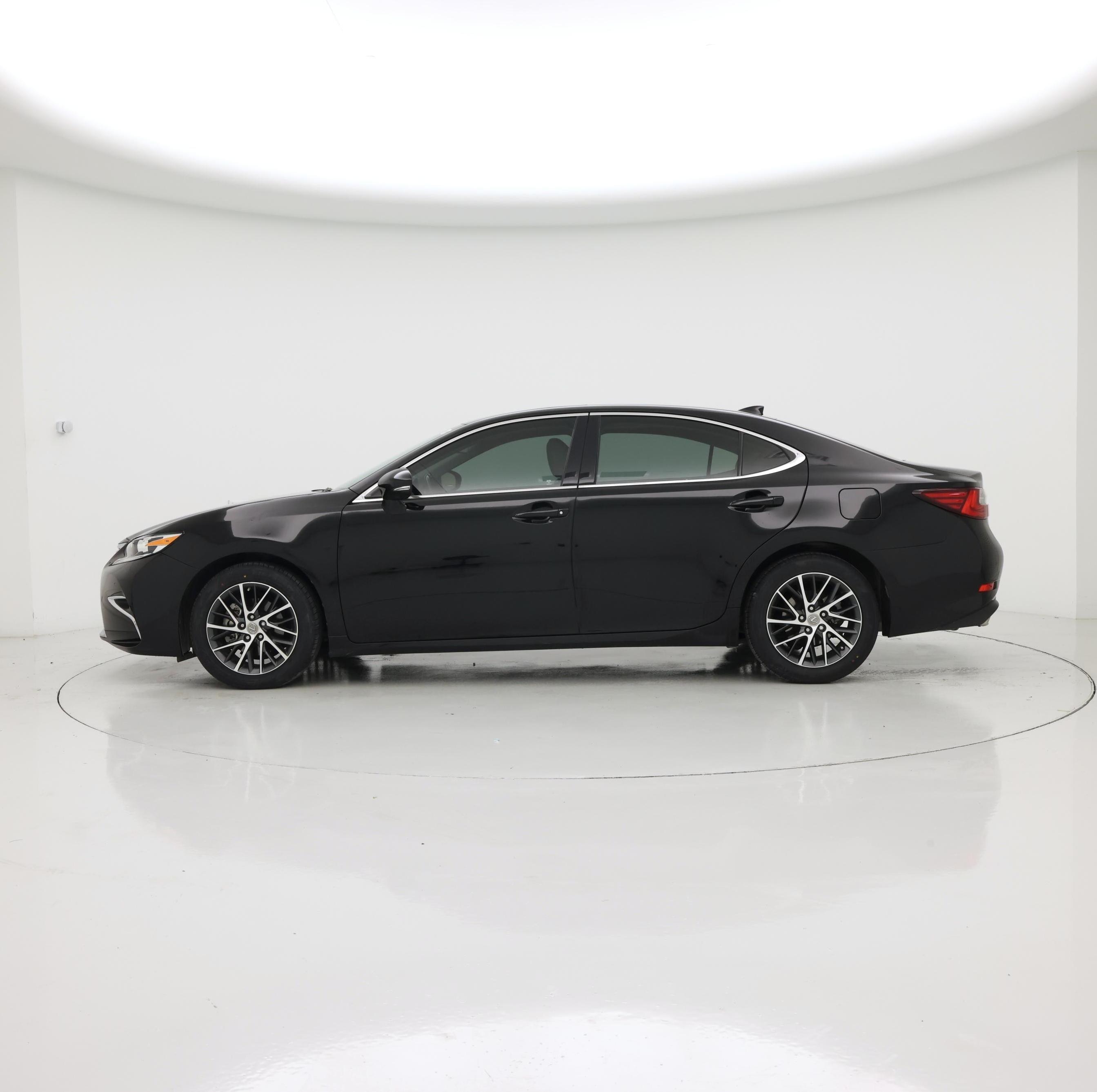 Thumbnail: 2018 Lexus ES - 3