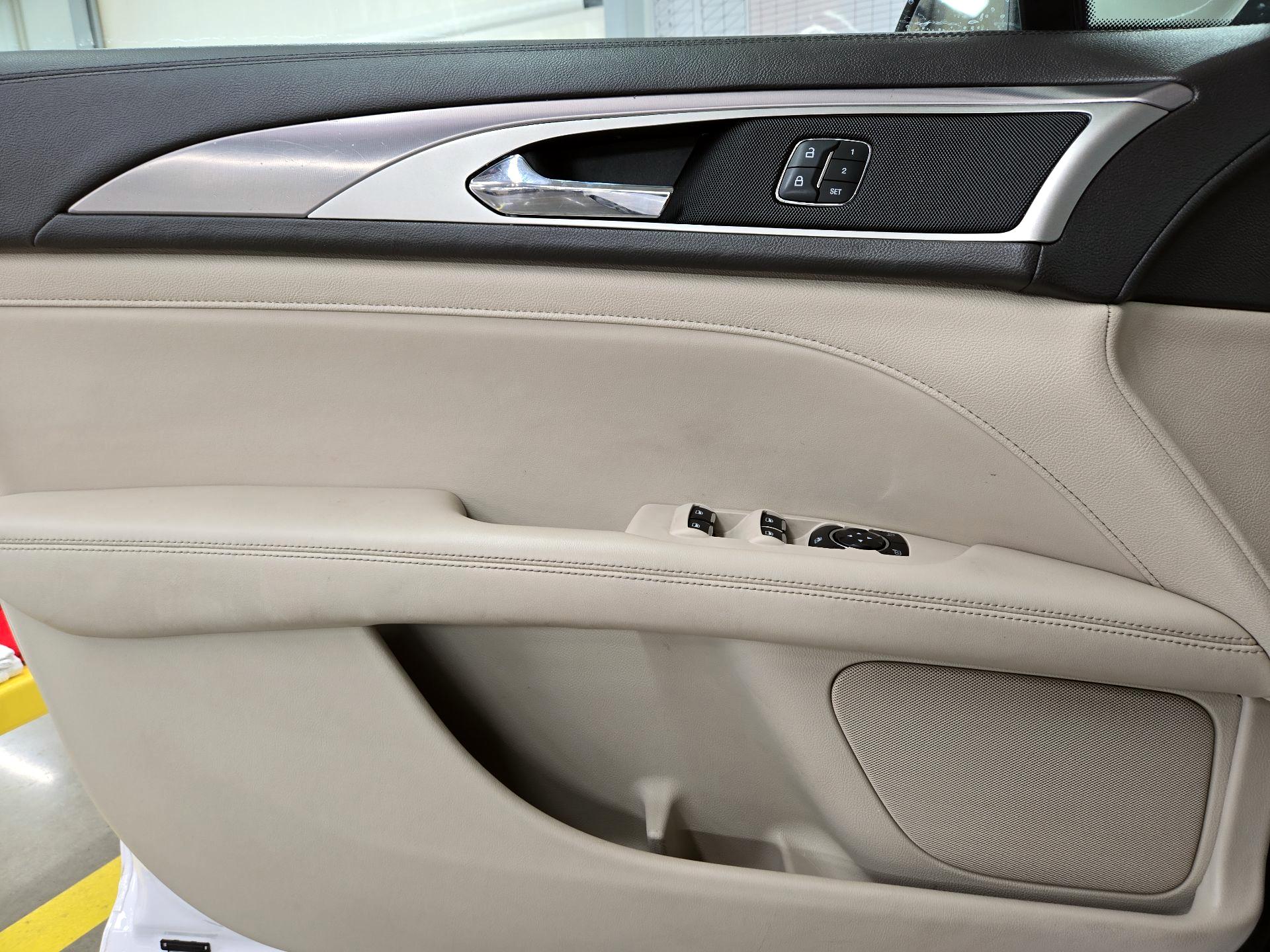 Thumbnail: 2019 Lincoln MKZ - 12